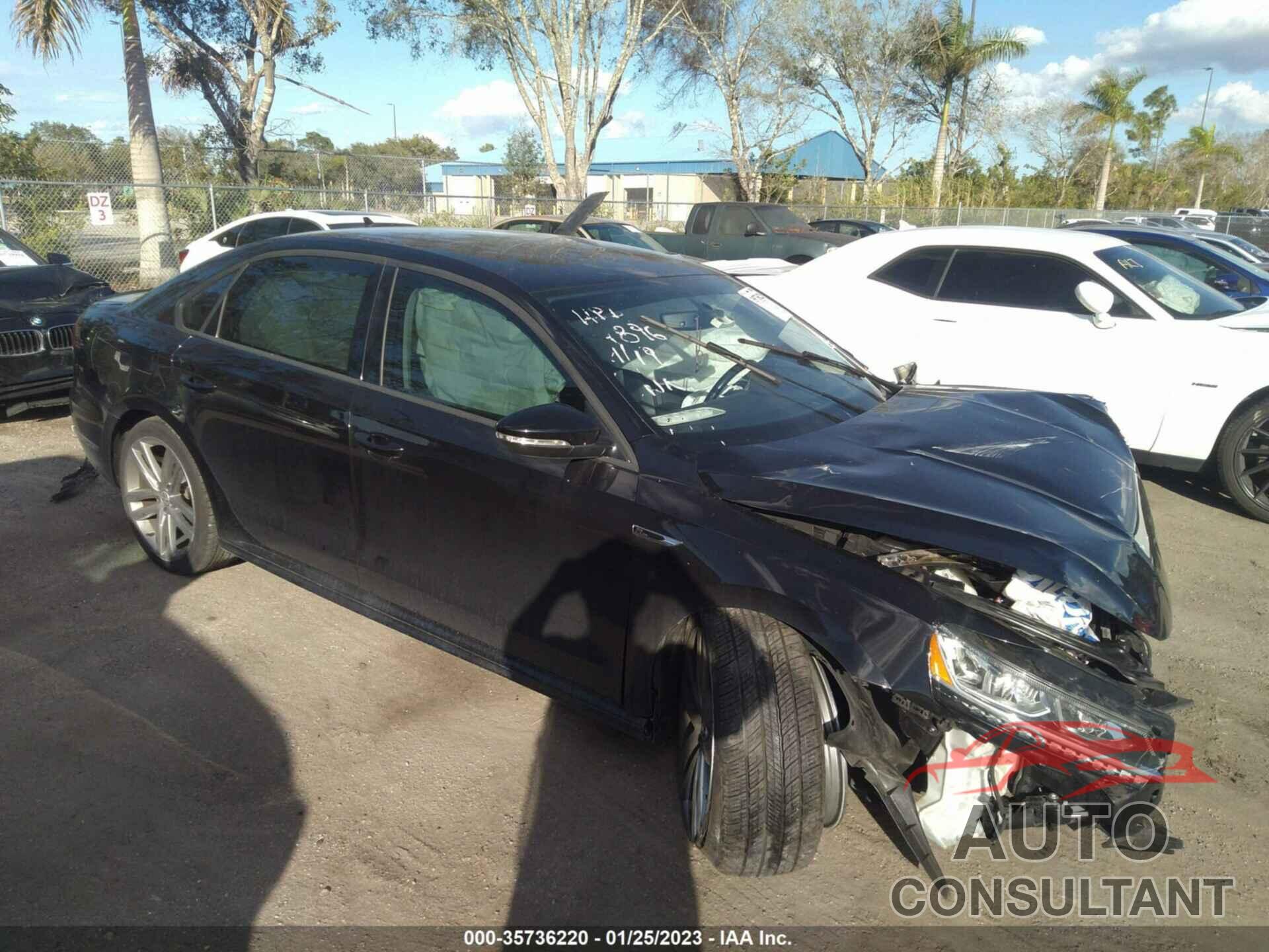 VOLKSWAGEN PASSAT 2018 - 1VWAA7A32JC024896