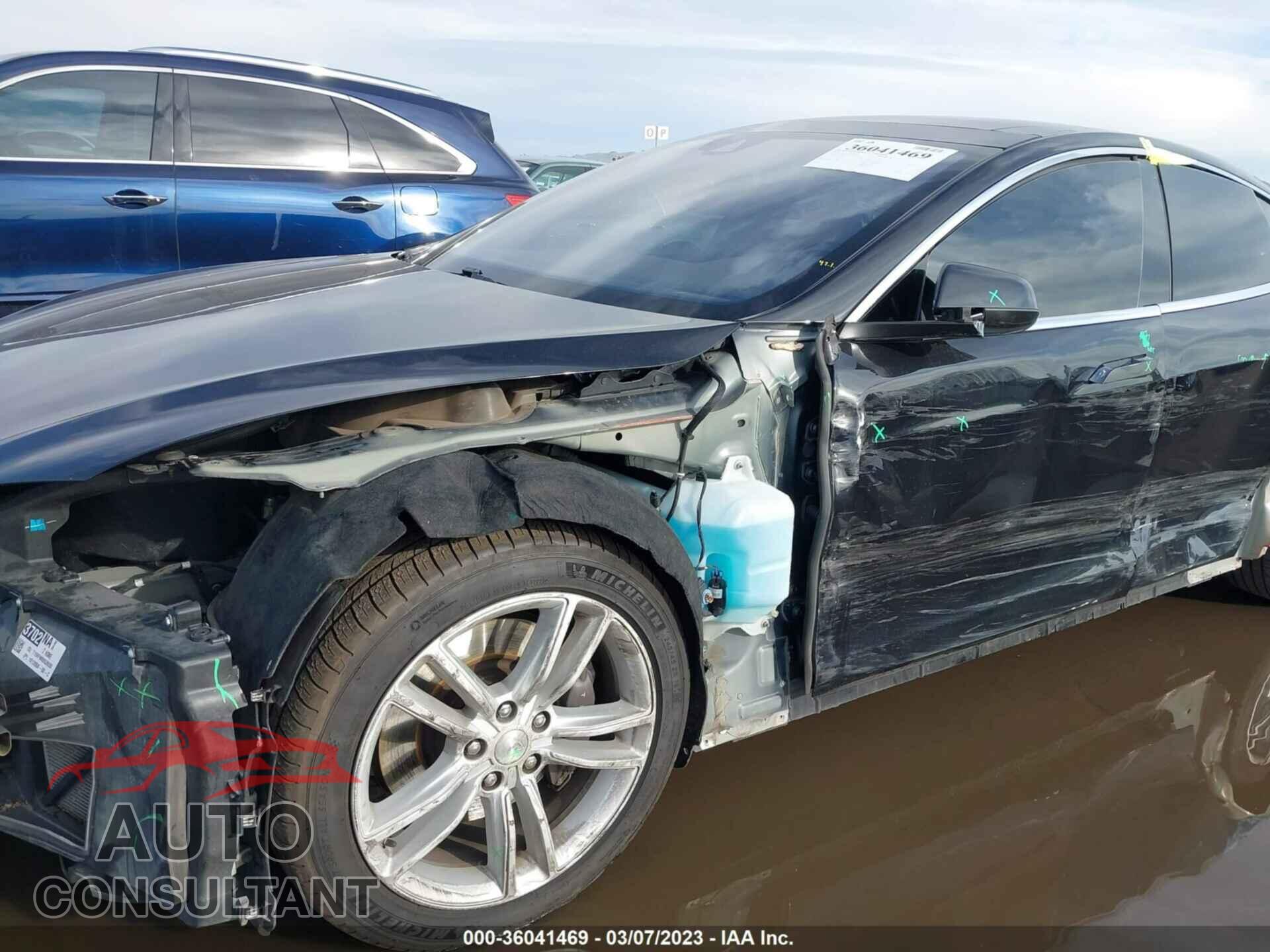 TESLA MODEL S 2015 - 5YJSA1E24FF105270