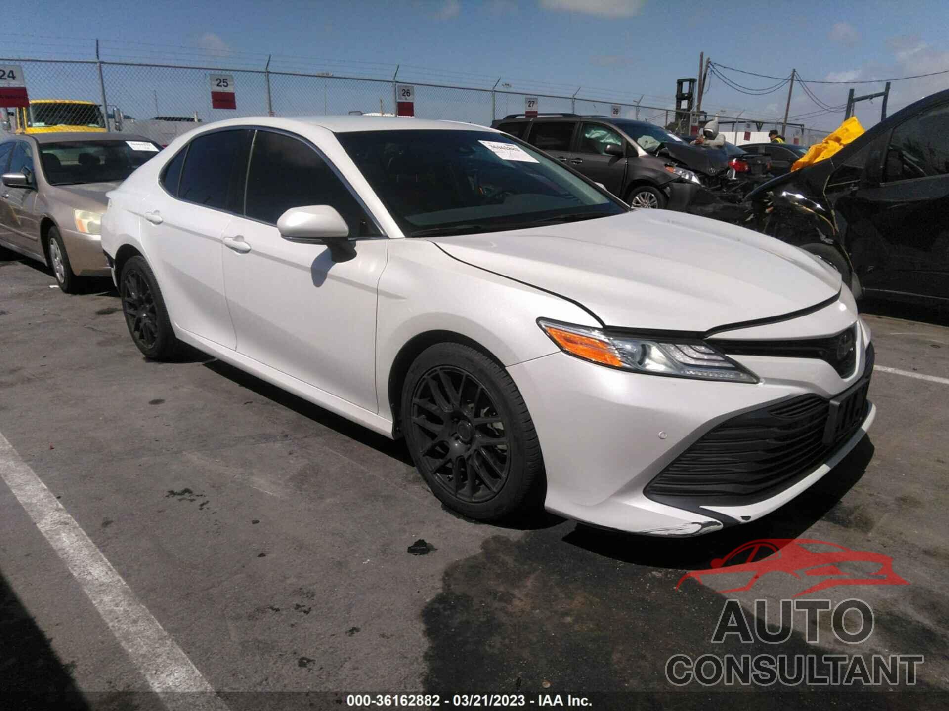 TOYOTA CAMRY 2018 - 4T1B11HK8JU060406