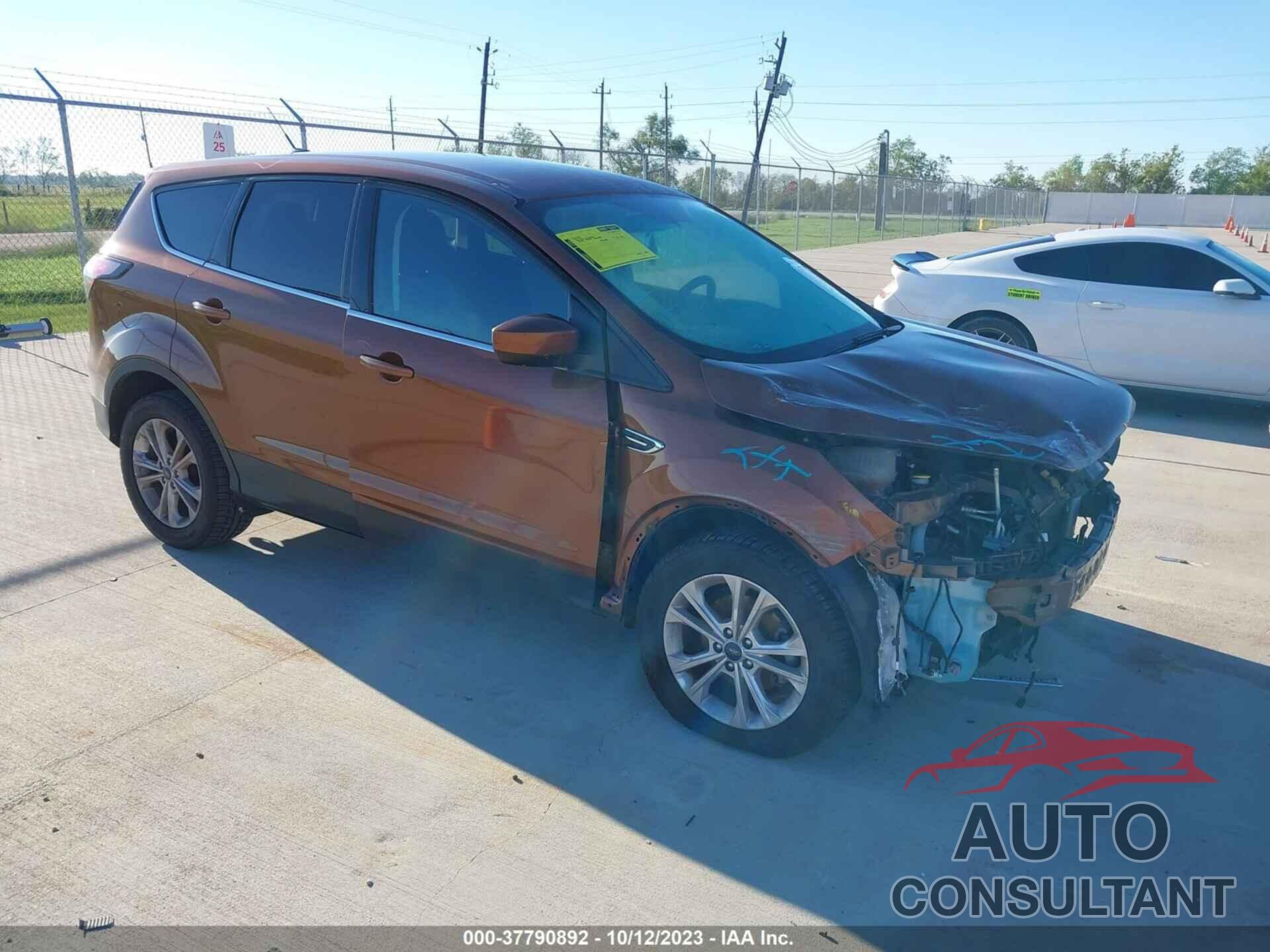 FORD ESCAPE 2017 - 1FMCU0GD4HUE04123
