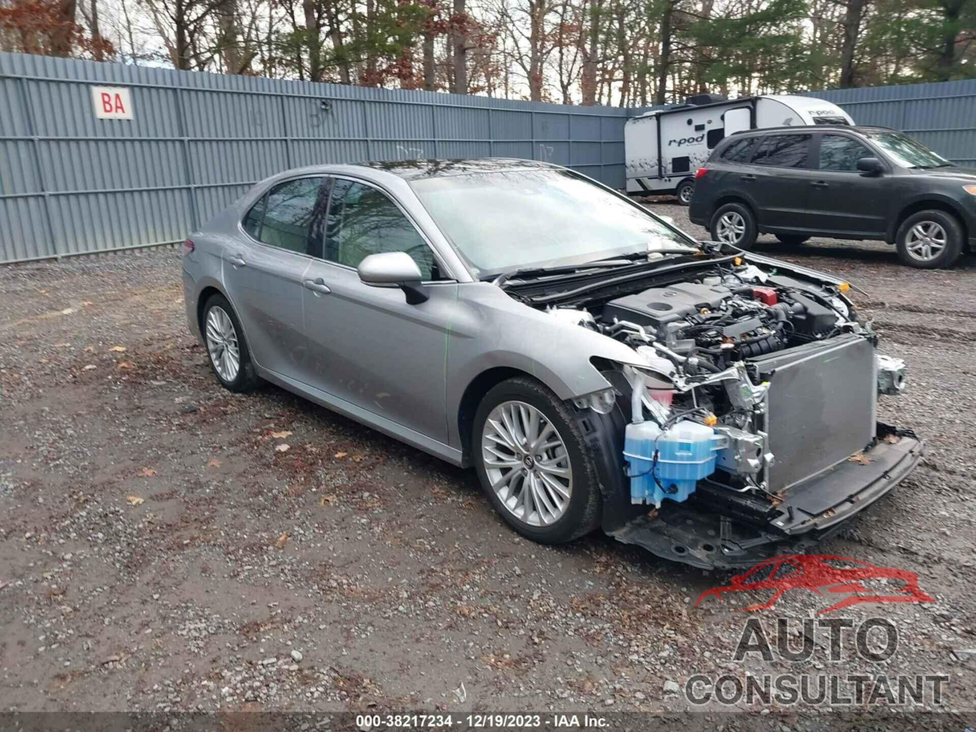 TOYOTA CAMRY 2018 - 4T1B11HK6JU116181
