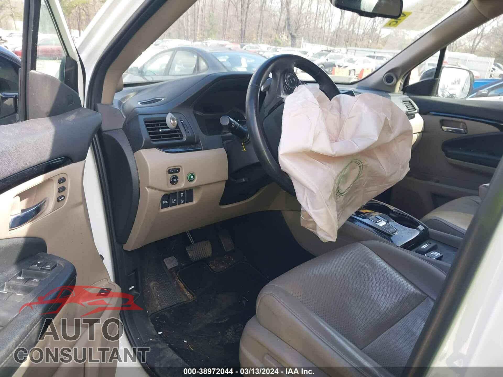 HONDA PILOT 2018 - 5FNYF6H02JB007771