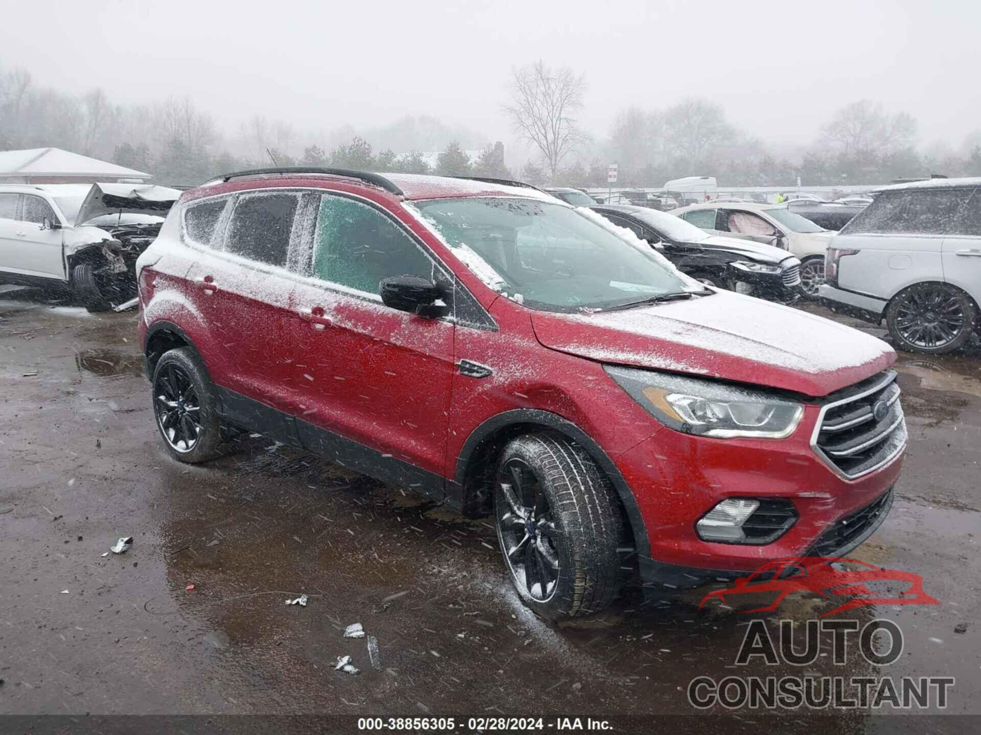 FORD ESCAPE 2017 - 1FMCU9G9XHUD62444