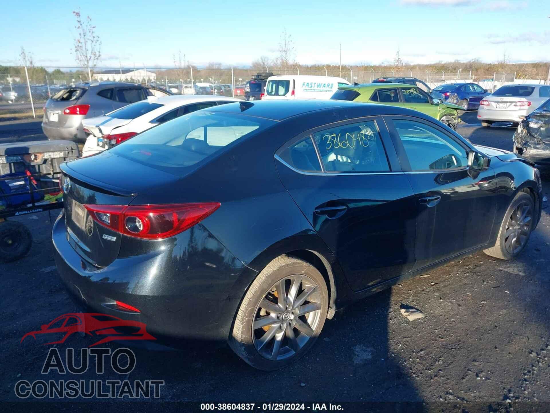 MAZDA 3 2018 - 3MZBN1W37JM163533