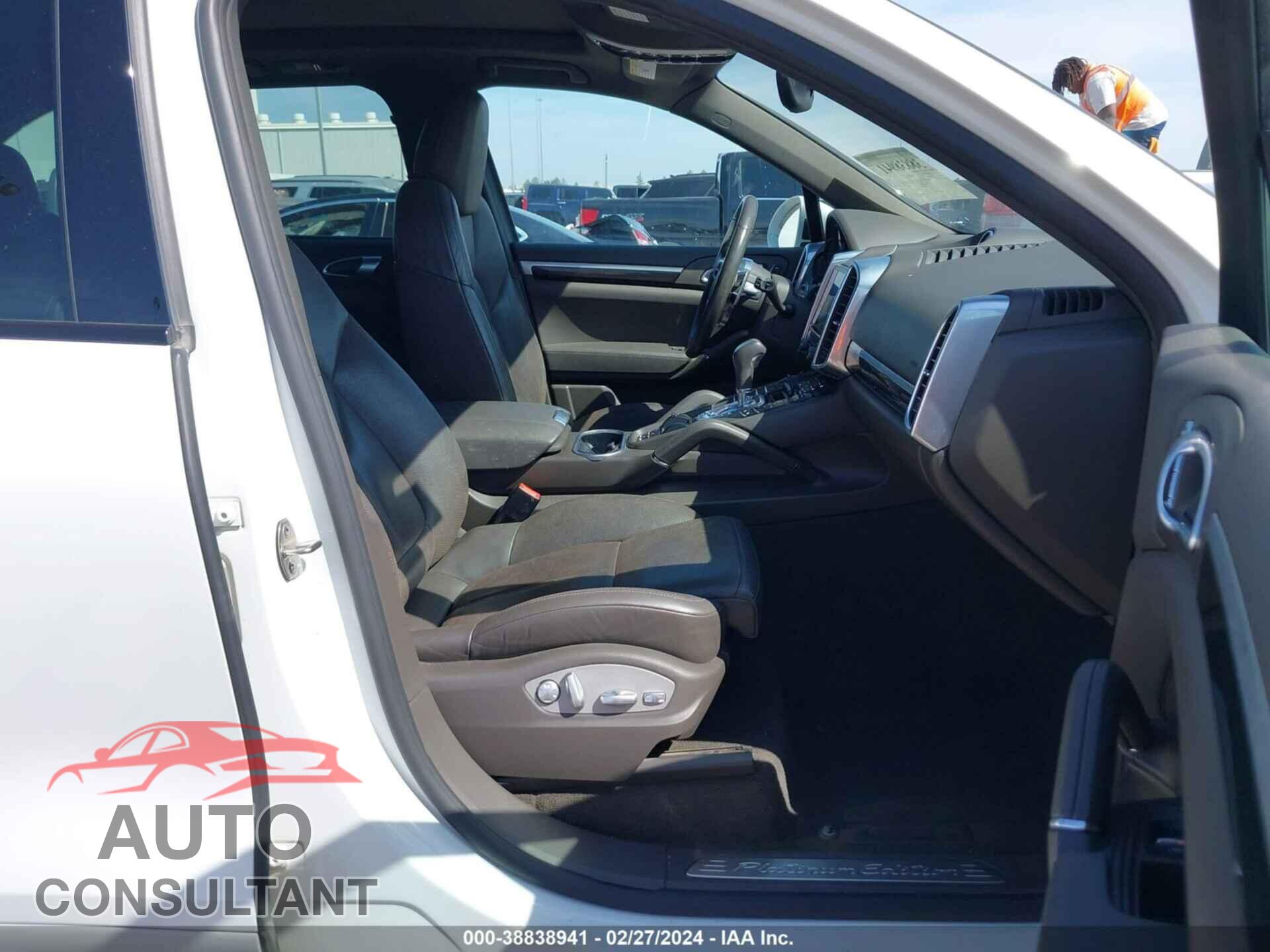 PORSCHE CAYENNE 2017 - WP1AA2A27HKA82627