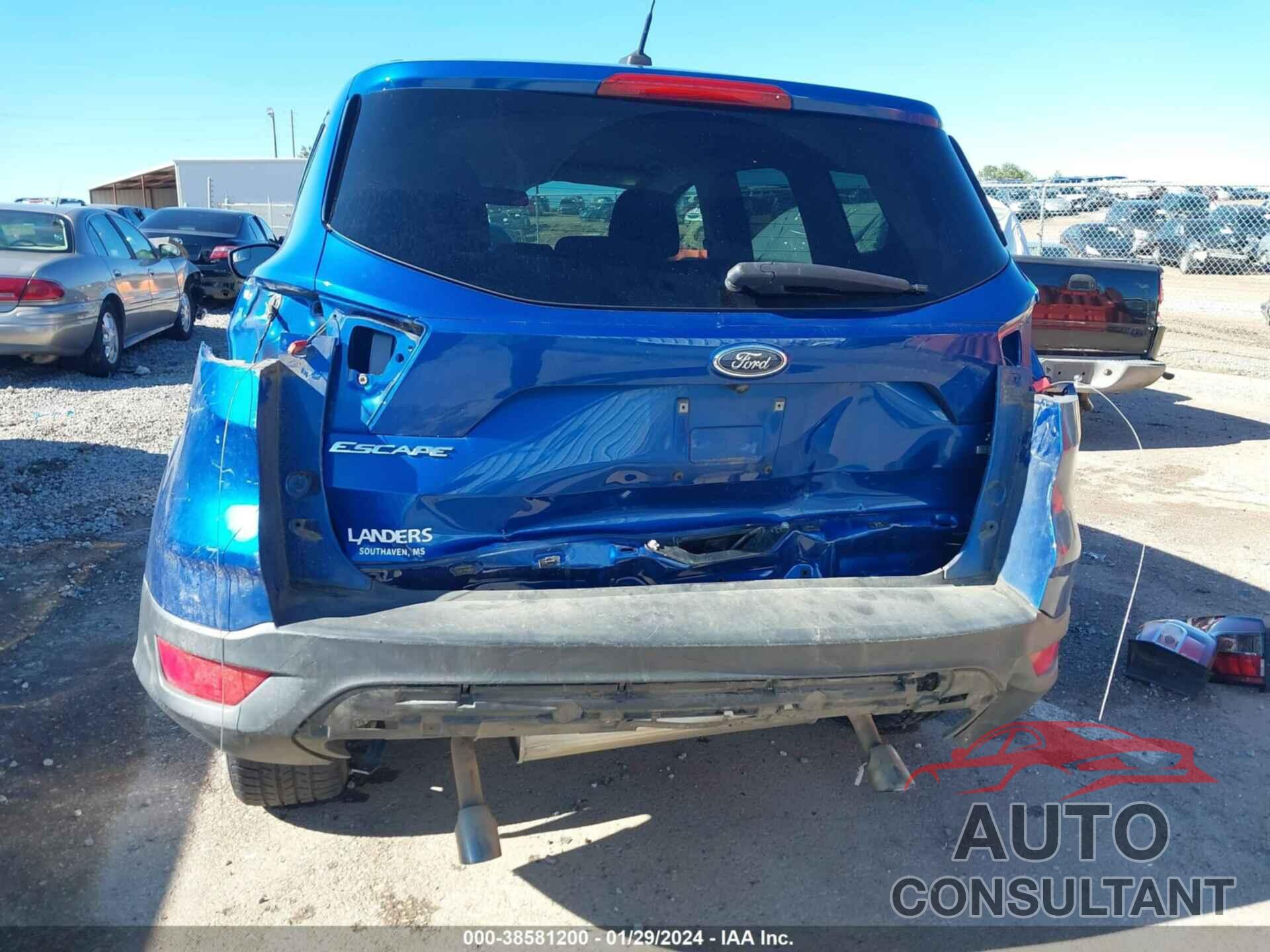 FORD ESCAPE 2017 - 1FMCU0GD5HUE64332