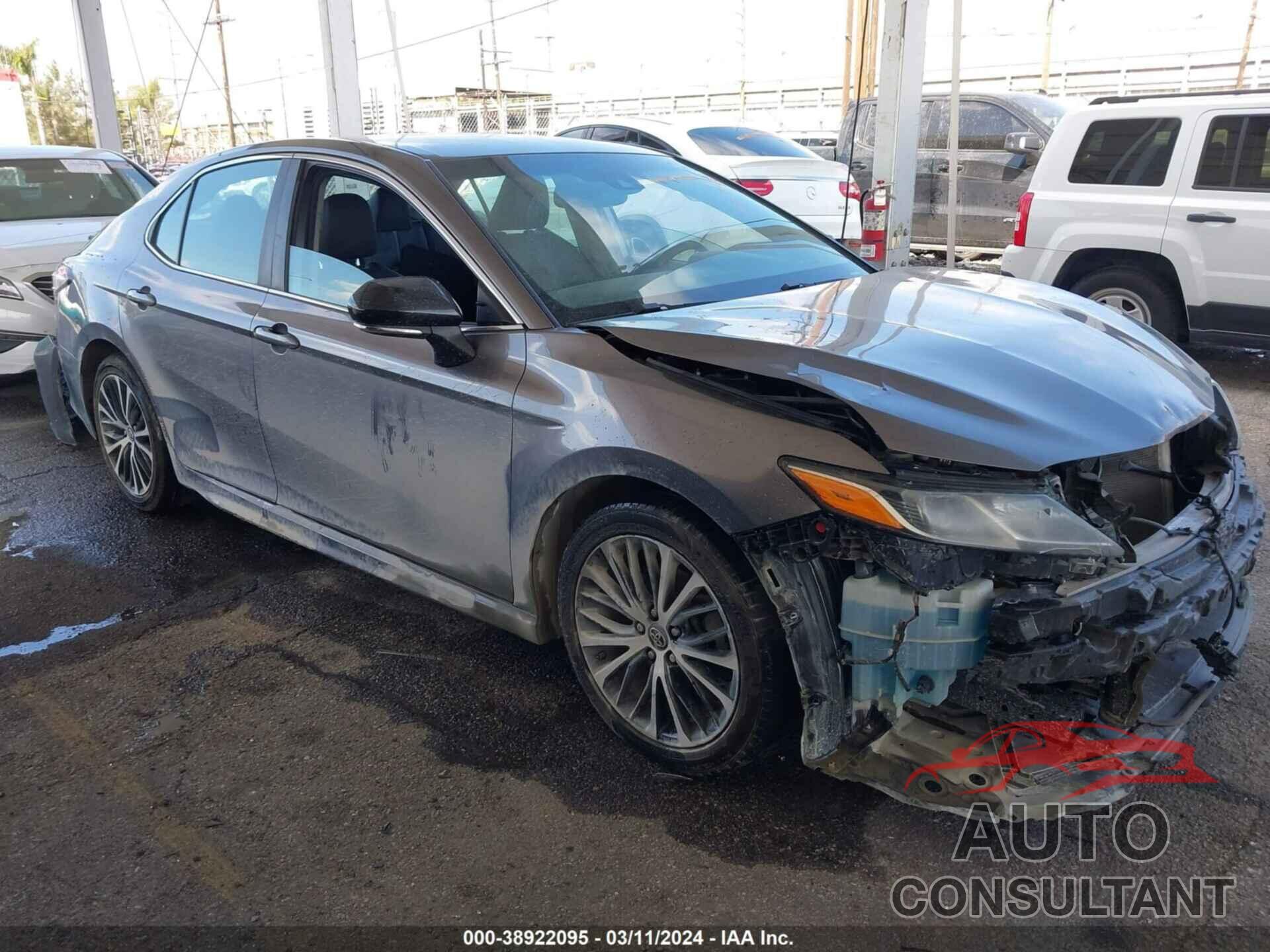 TOYOTA CAMRY 2018 - 4T1B11HK7JU668885