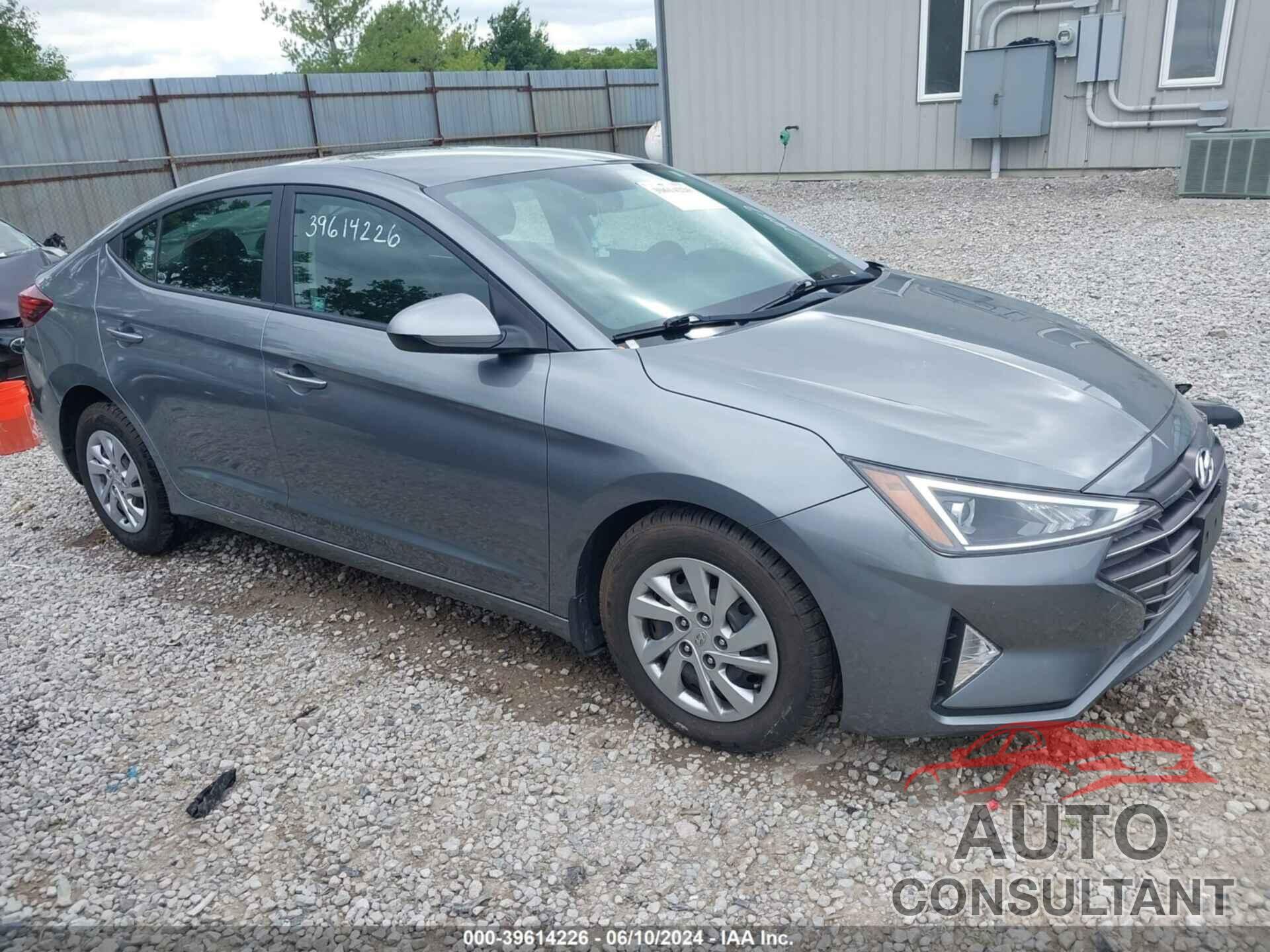 HYUNDAI ELANTRA 2019 - KMHD74LFXKU777457