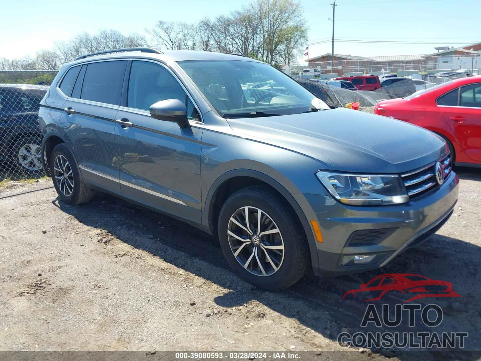 VOLKSWAGEN TIGUAN 2018 - 3VV3B7AX0JM019076