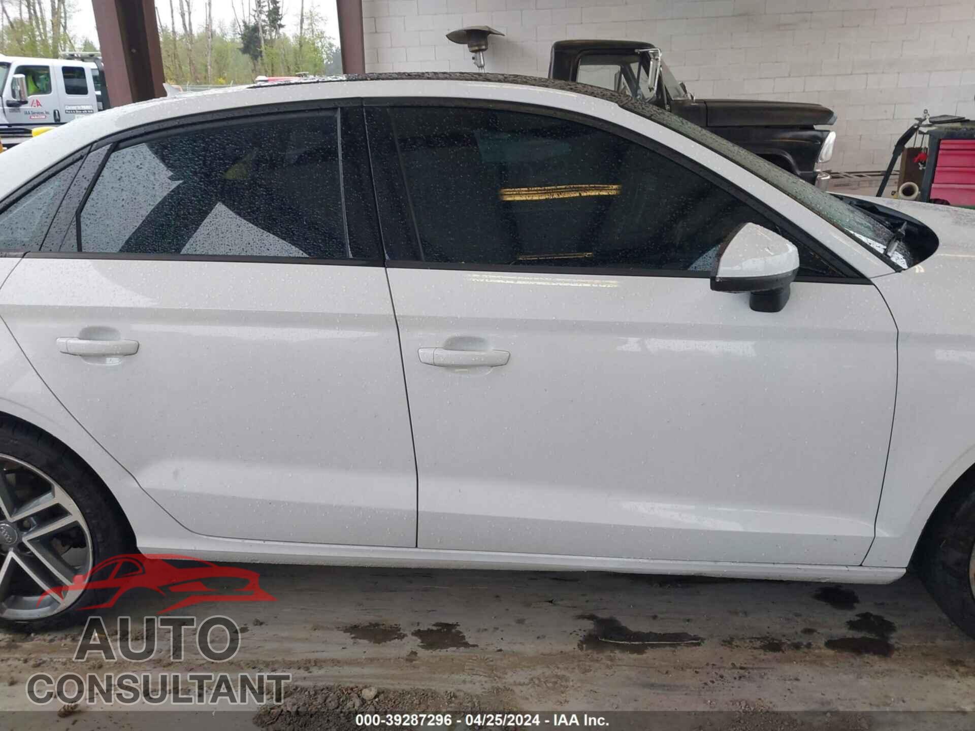 AUDI A3 2017 - WAUB8GFF5H1032001