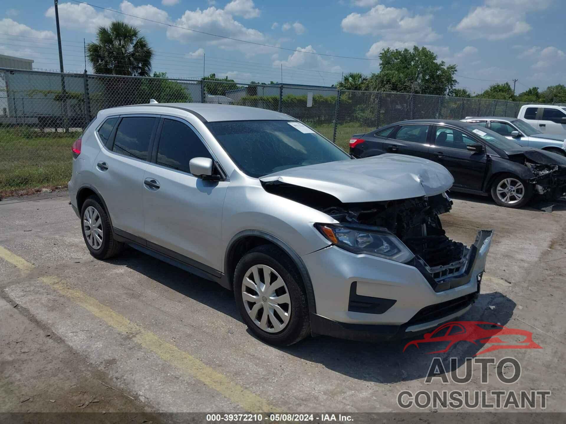 NISSAN ROGUE 2017 - KNMAT2MT6HP532853