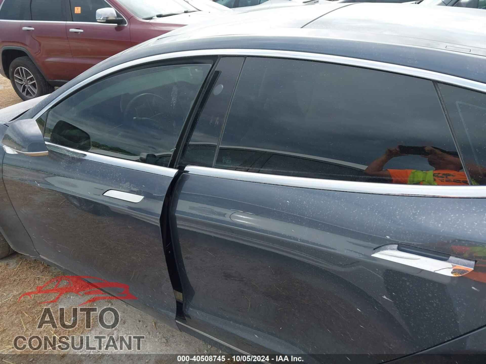 TESLA MODEL S 2017 - 5YJSA1E45HF216883