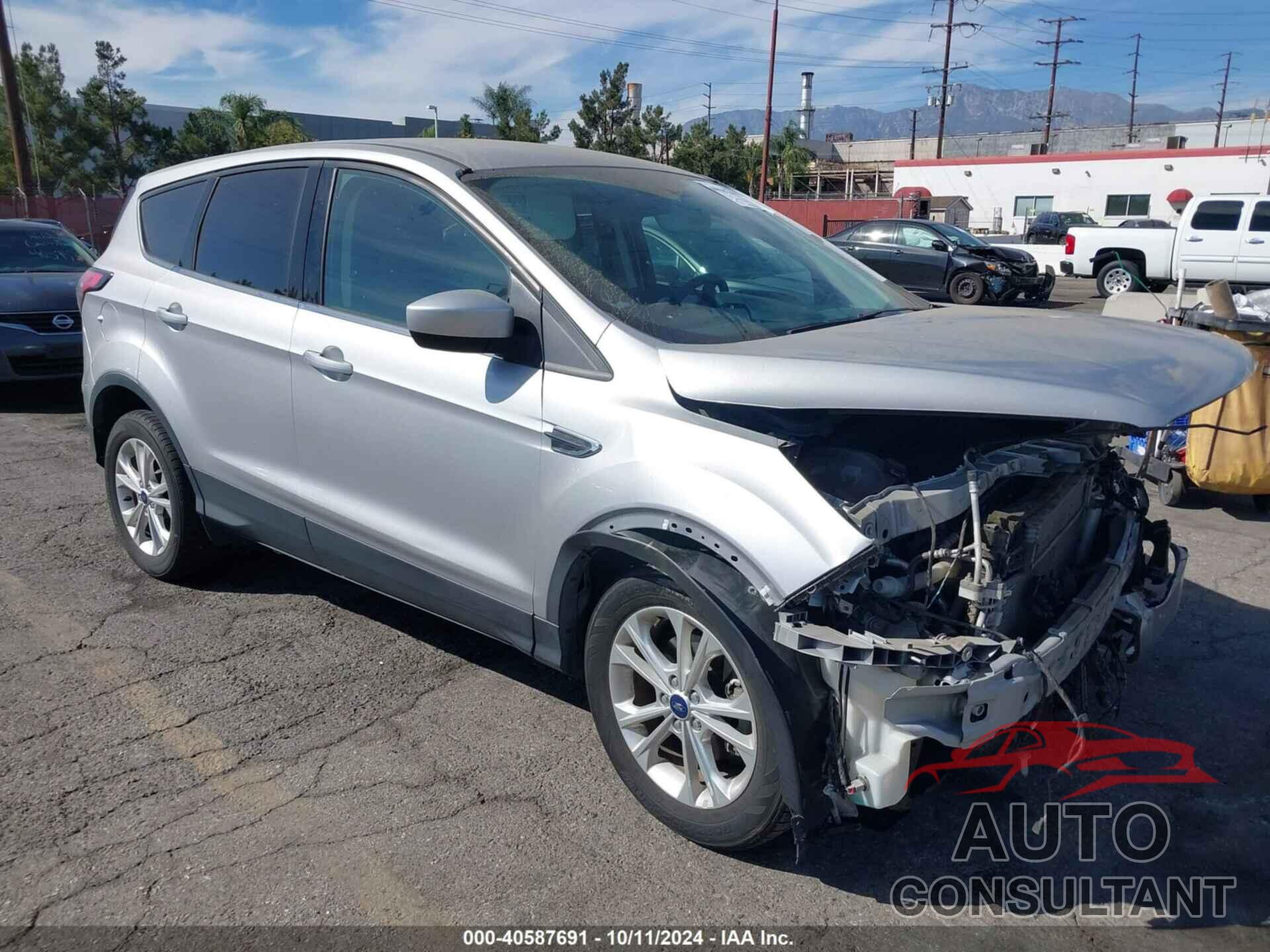 FORD ESCAPE 2017 - 1FMCU0GDXHUC88068