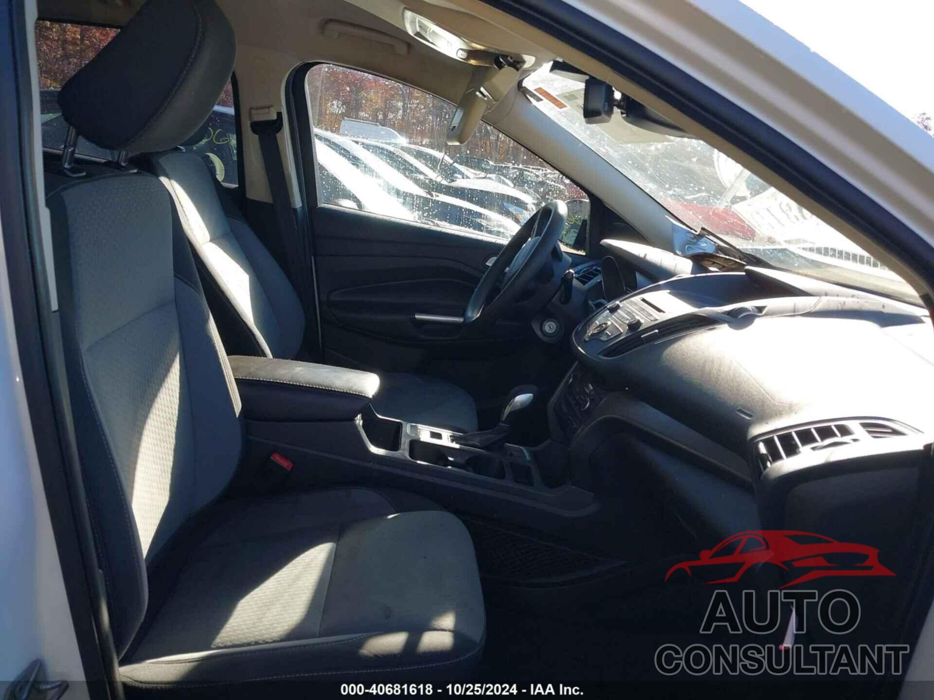 FORD ESCAPE 2018 - 1FMCU0GD3JUB16910