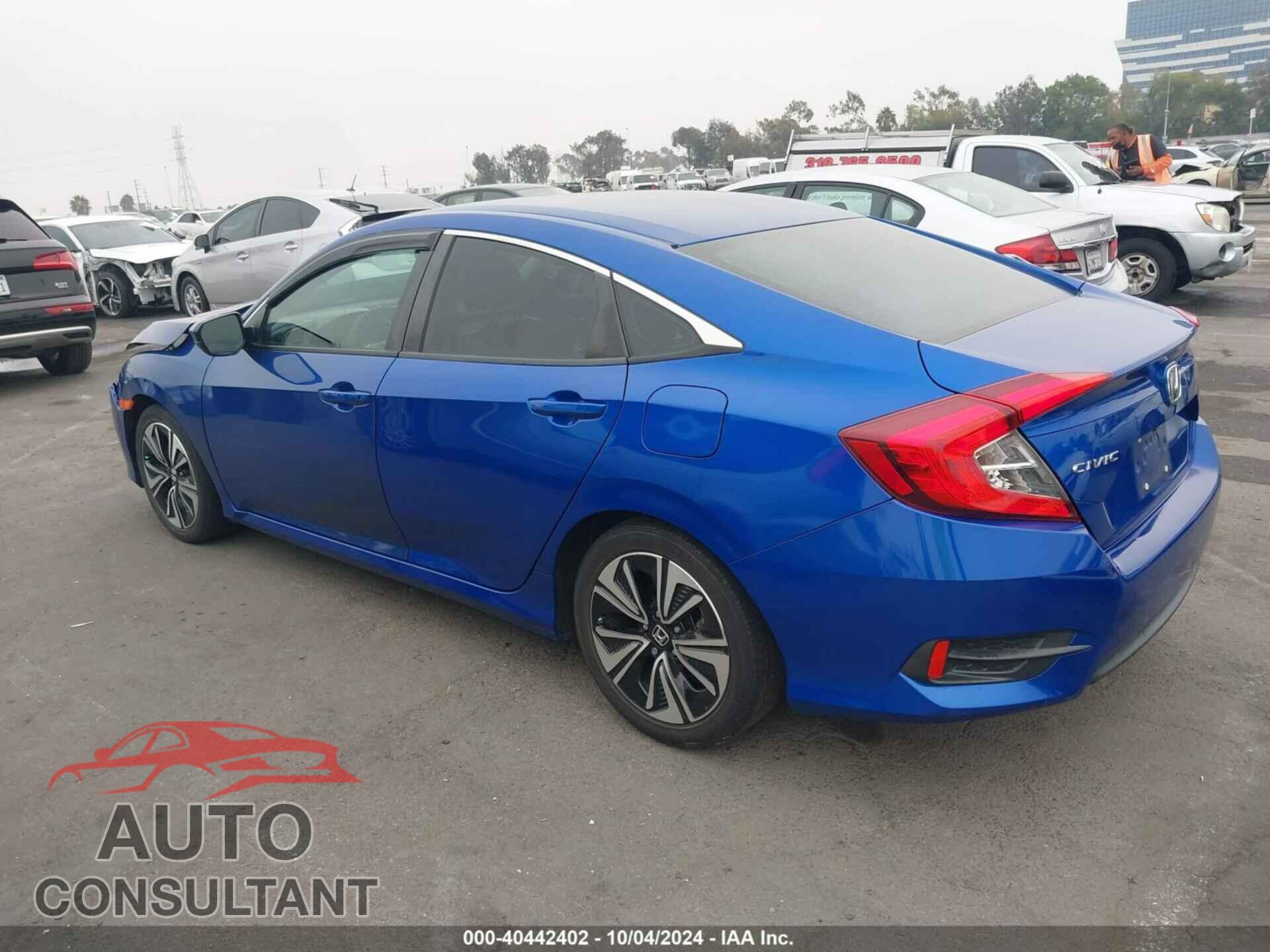 HONDA CIVIC 2018 - 2HGFC2F58JH557074