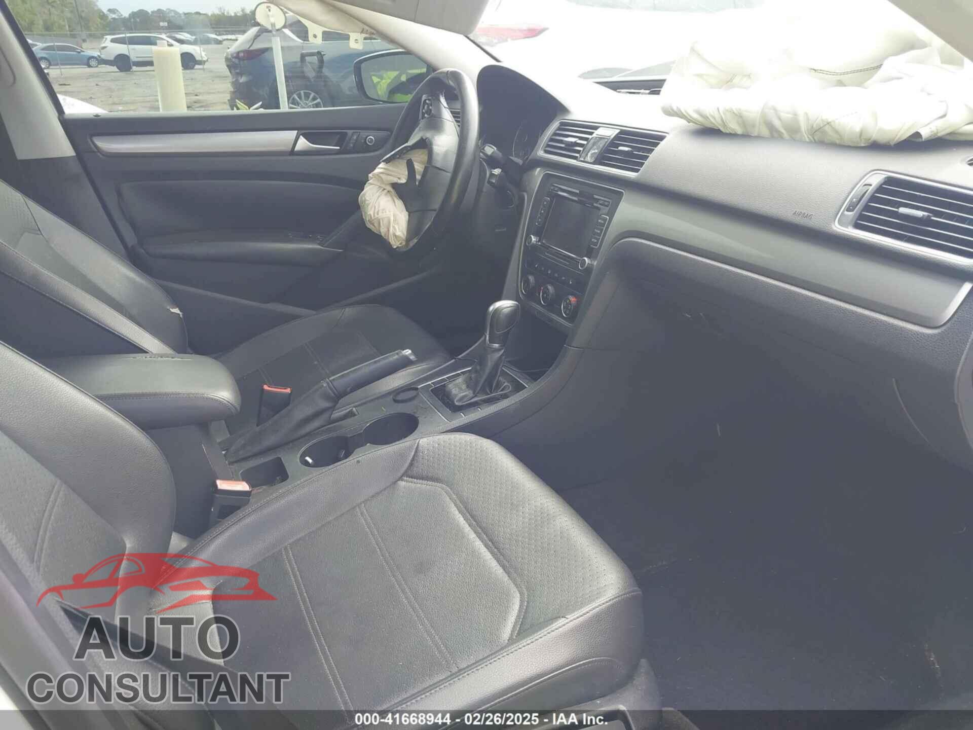 VOLKSWAGEN PASSAT 2015 - 1VWAT7A36FC081720