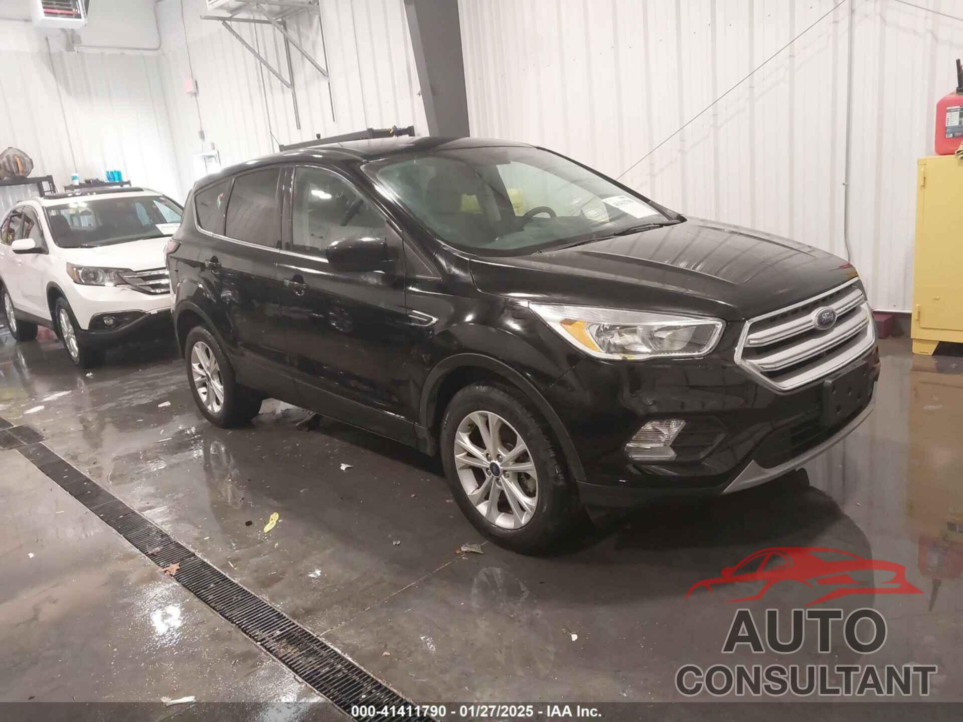 FORD ESCAPE 2017 - 1FMCU9GD7HUD66780