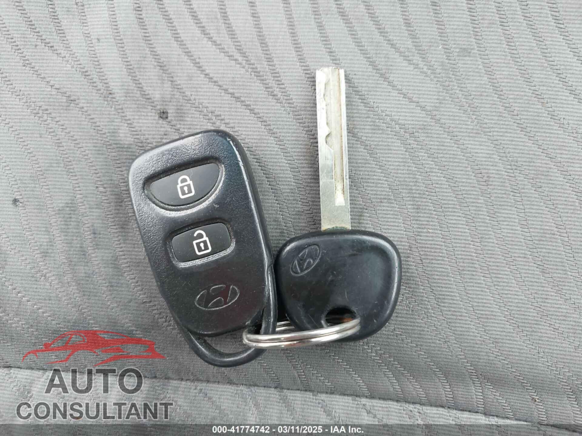 HYUNDAI ACCENT 2012 - KMHCU4AE7CU132765