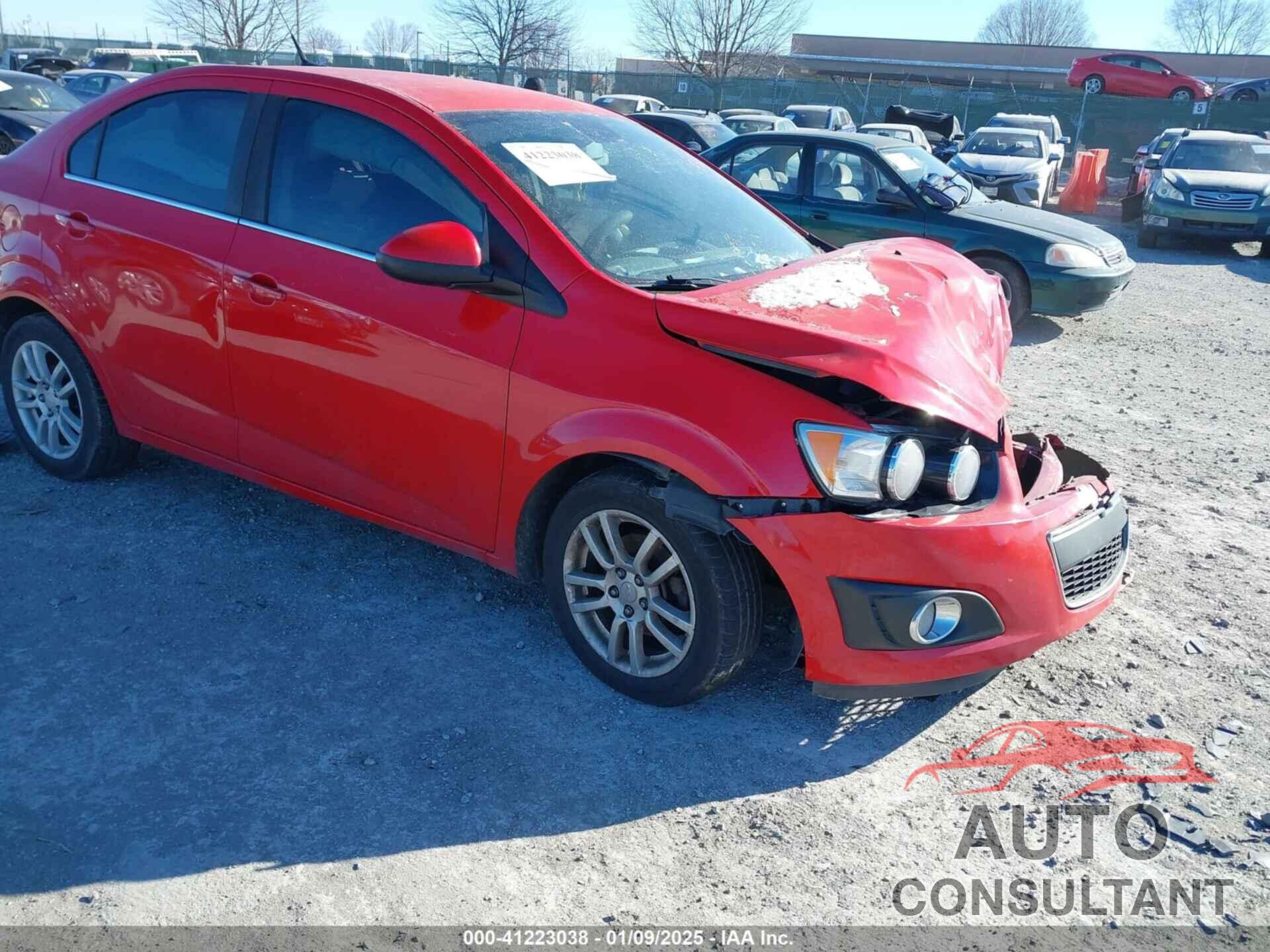 CHEVROLET SONIC 2013 - 1G1JC5SH2D4128212