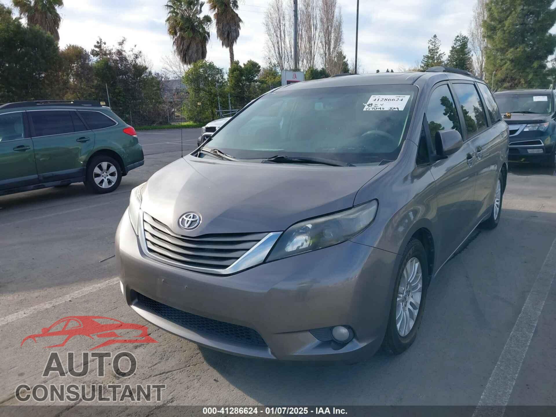 TOYOTA SIENNA 2013 - 5TDYK3DC8DS330863