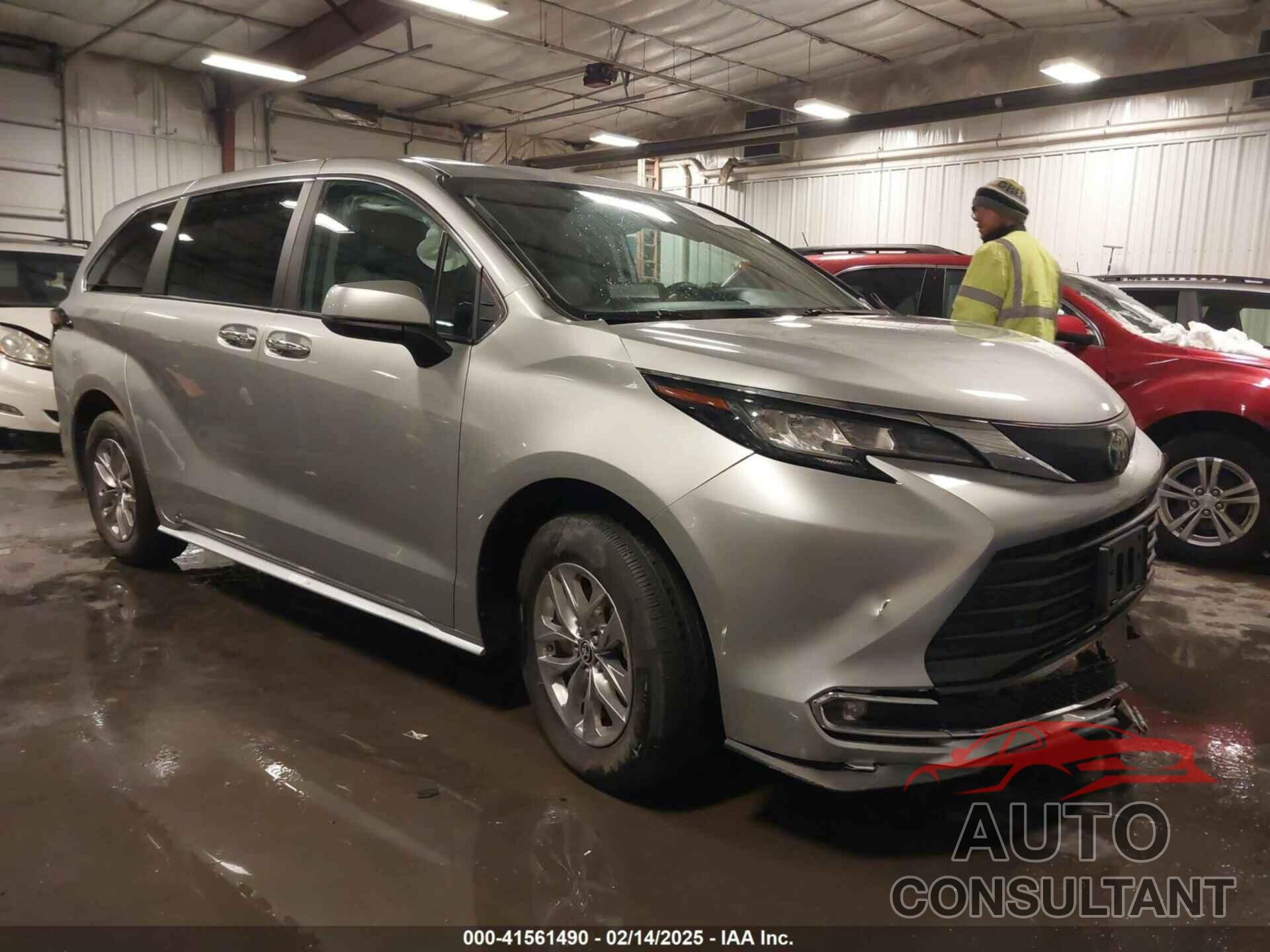 TOYOTA SIENNA 2022 - 5TDYRKEC6NS126603