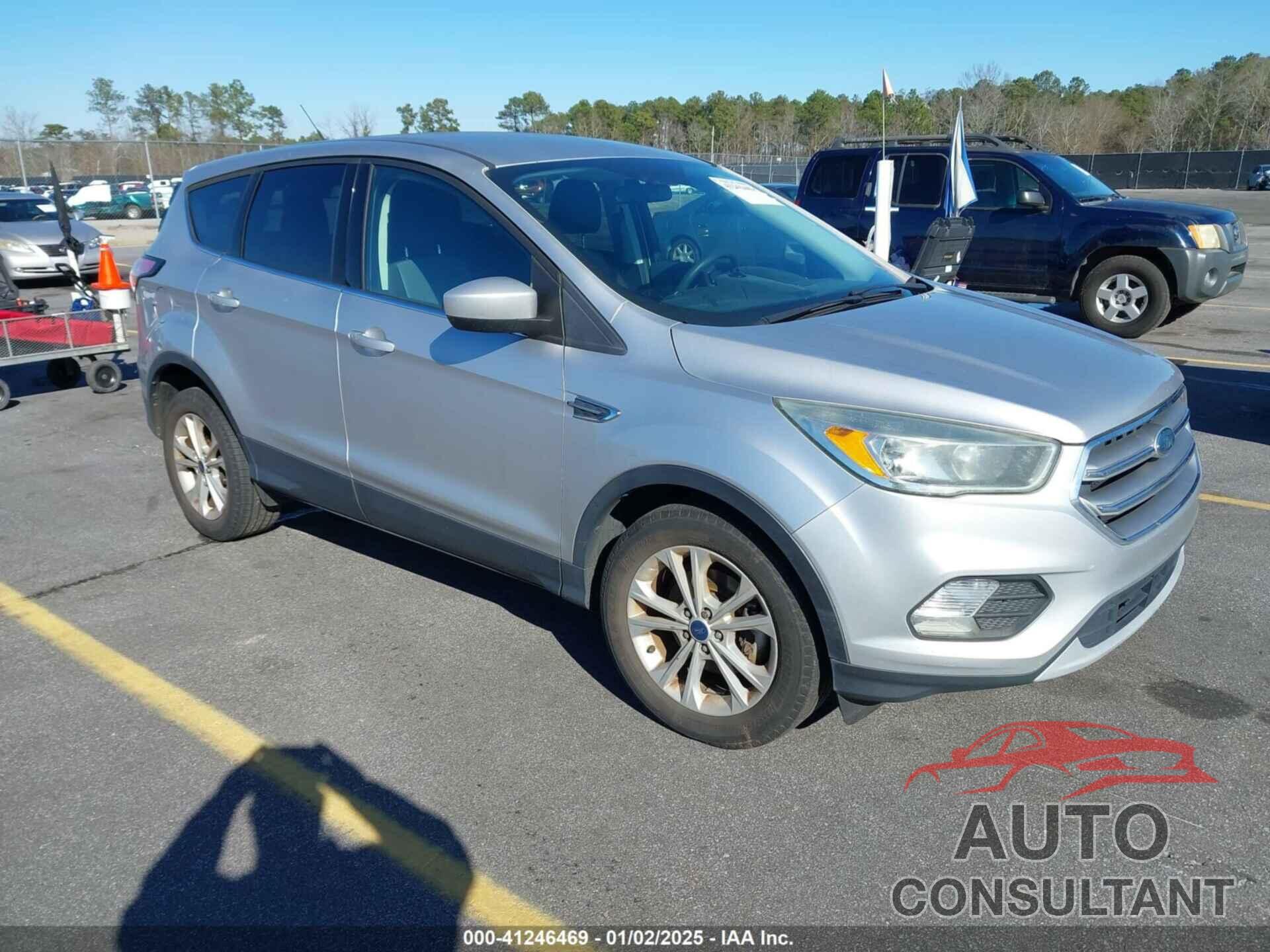 FORD ESCAPE 2017 - 1FMCU0GD7HUC42682
