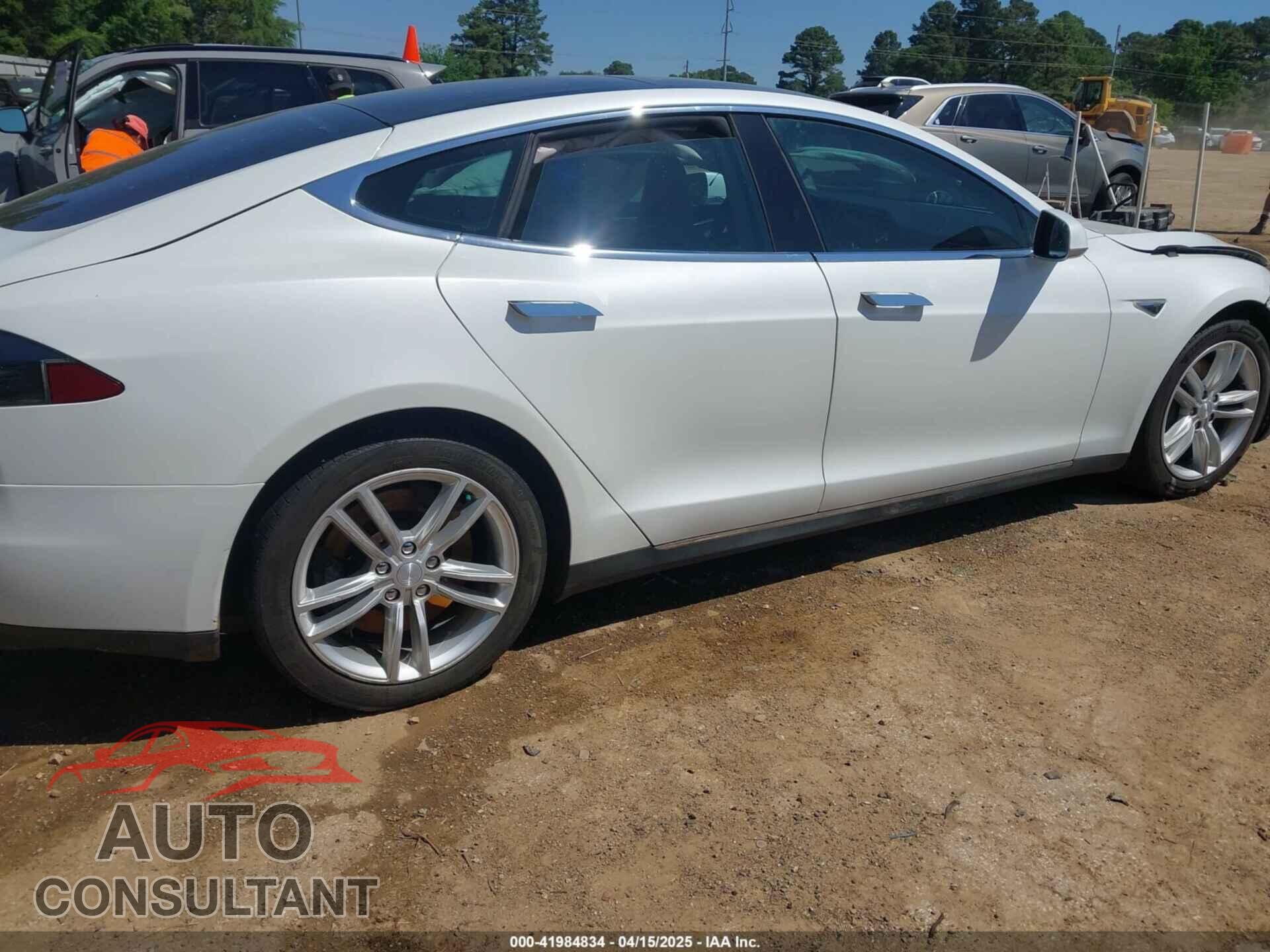 TESLA MODEL S 2013 - 5YJSA1CN6DFP21076