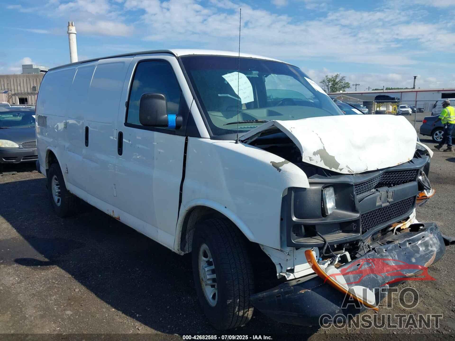 CHEVROLET EXPRESS G2500 2011 - 1GCWGFFA4B1116453