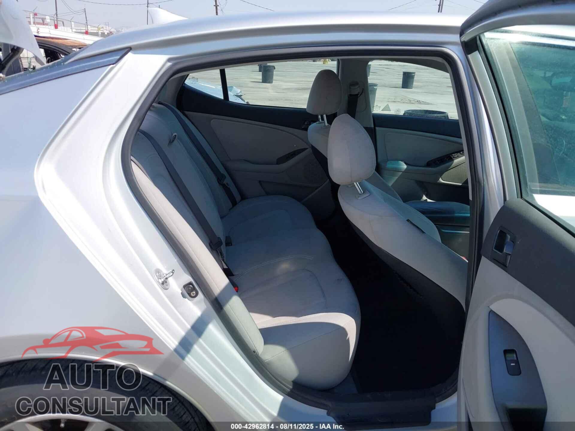 KIA OPTIMA 2011 - KNAGM4A73B5116737