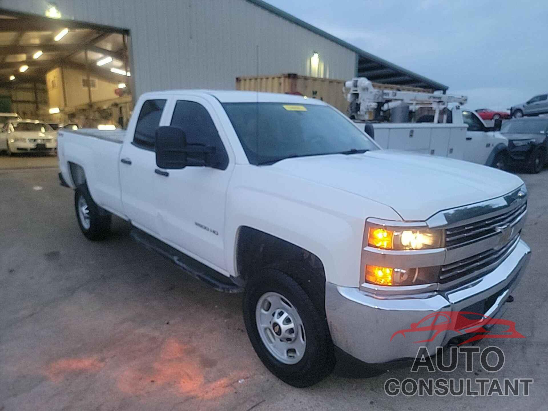 CHEVROLET SILVERADO 2500HD 2018 - 1GC2KUEG2JZ112876