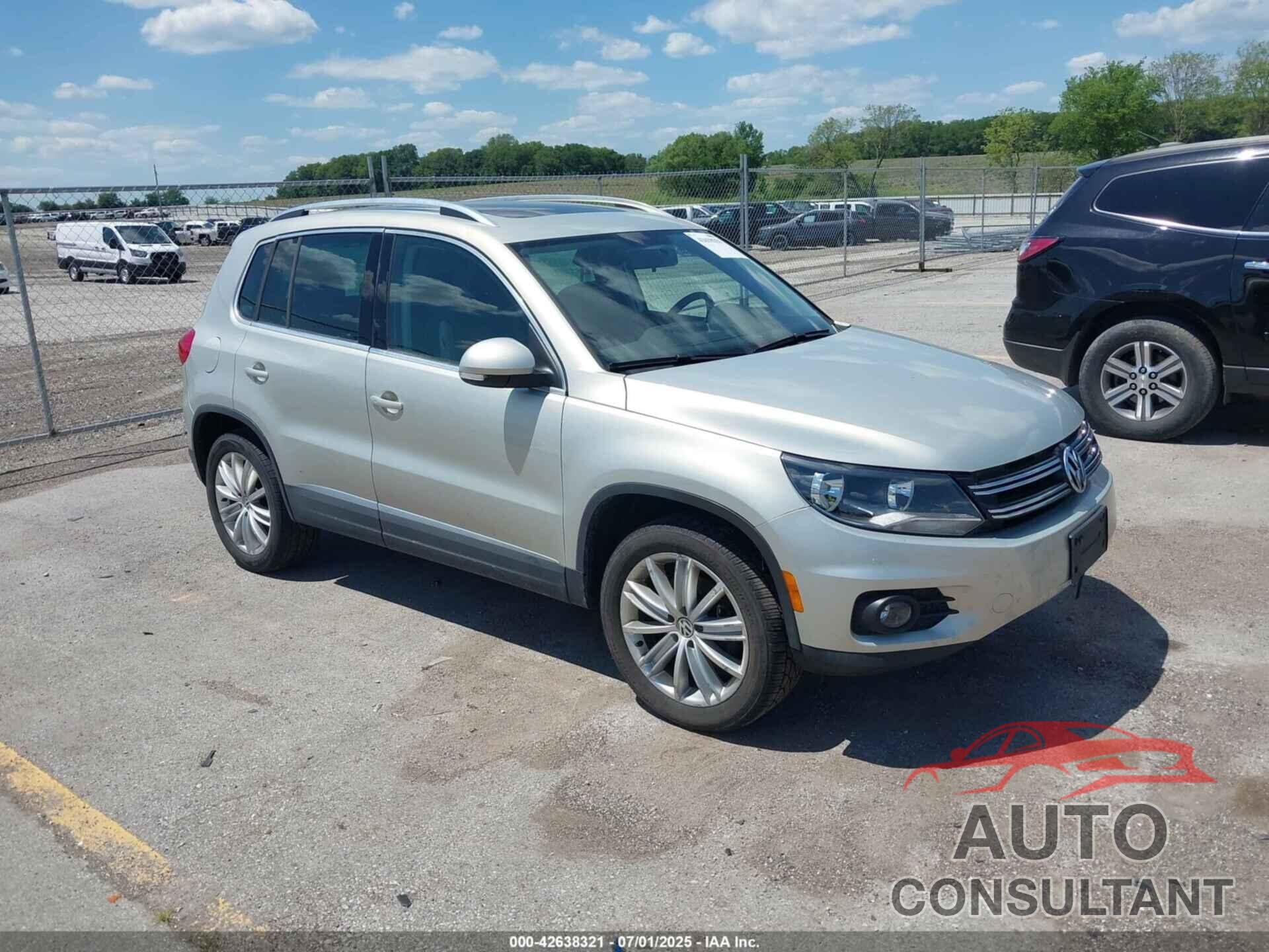 VOLKSWAGEN TIGUAN 2015 - WVGBV7AX1FW601210