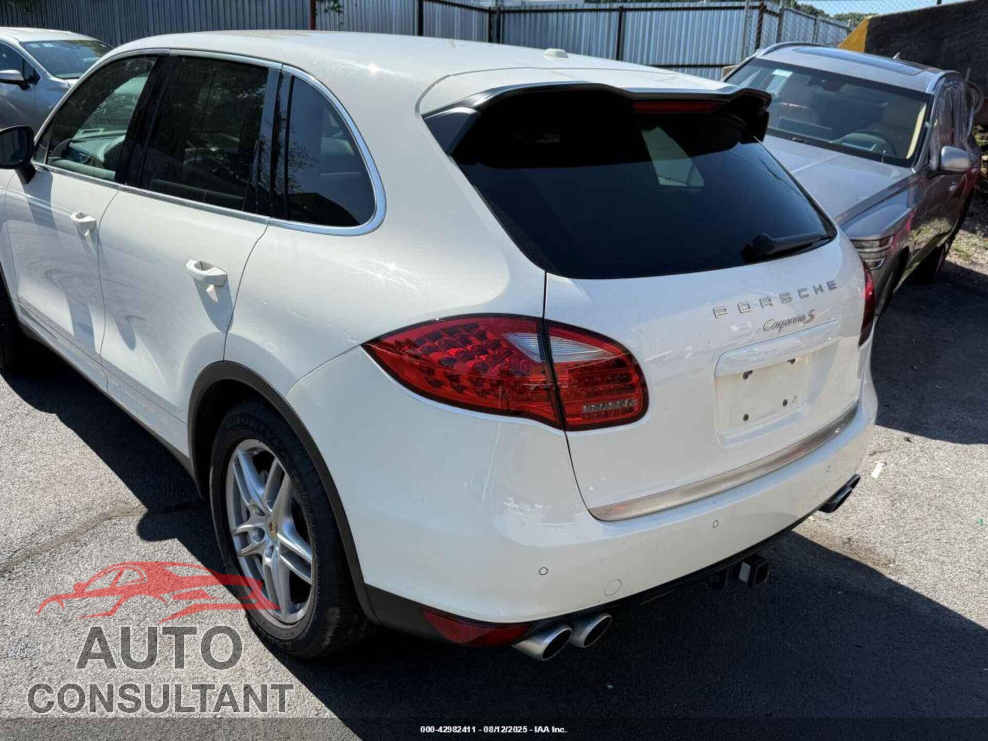 PORSCHE CAYENNE 2011 - WP1AB2A2XBLA50107