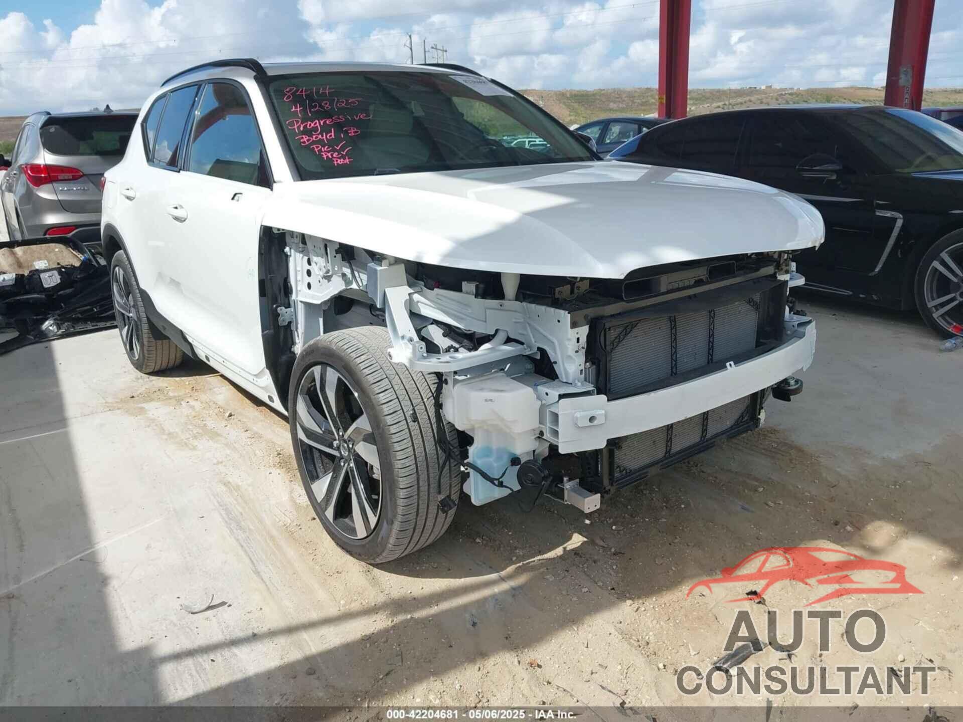 VOLVO XC40 2024 - YV4L12UL7R2215271