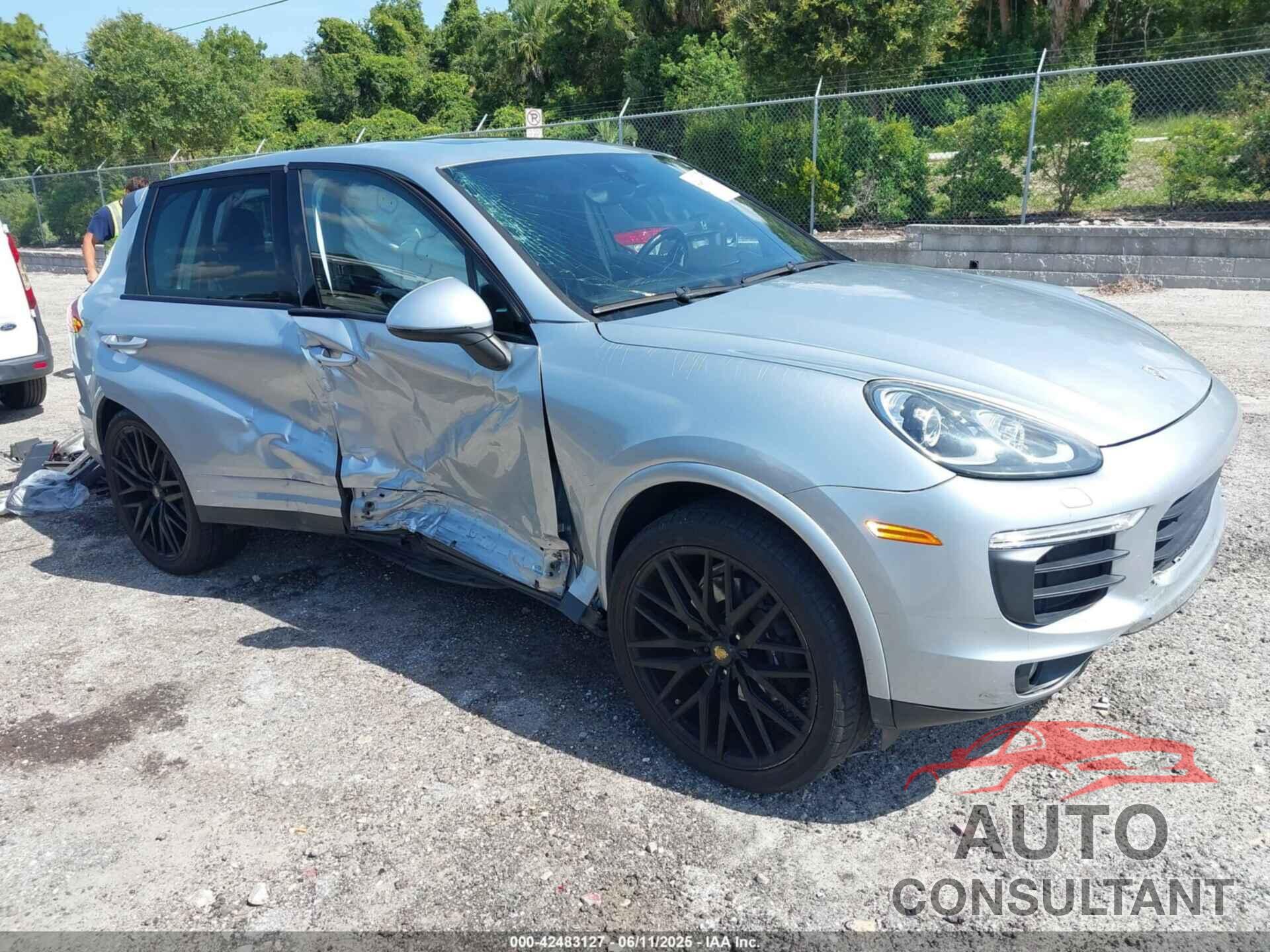 PORSCHE CAYENNE 2017 - WP1AA2A21HKA83921