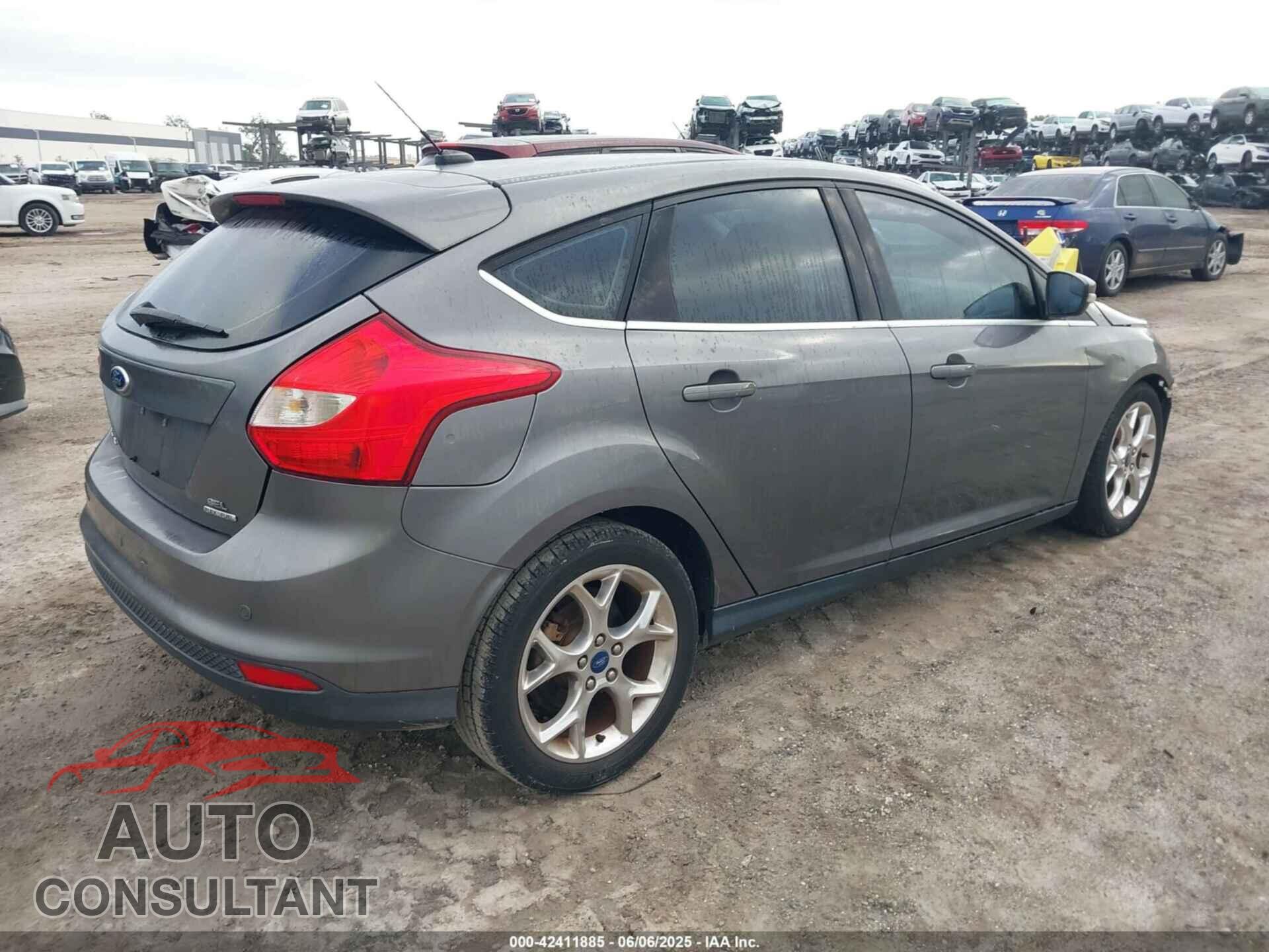 FORD FOCUS 2012 - 1FAHP3M22CL413574