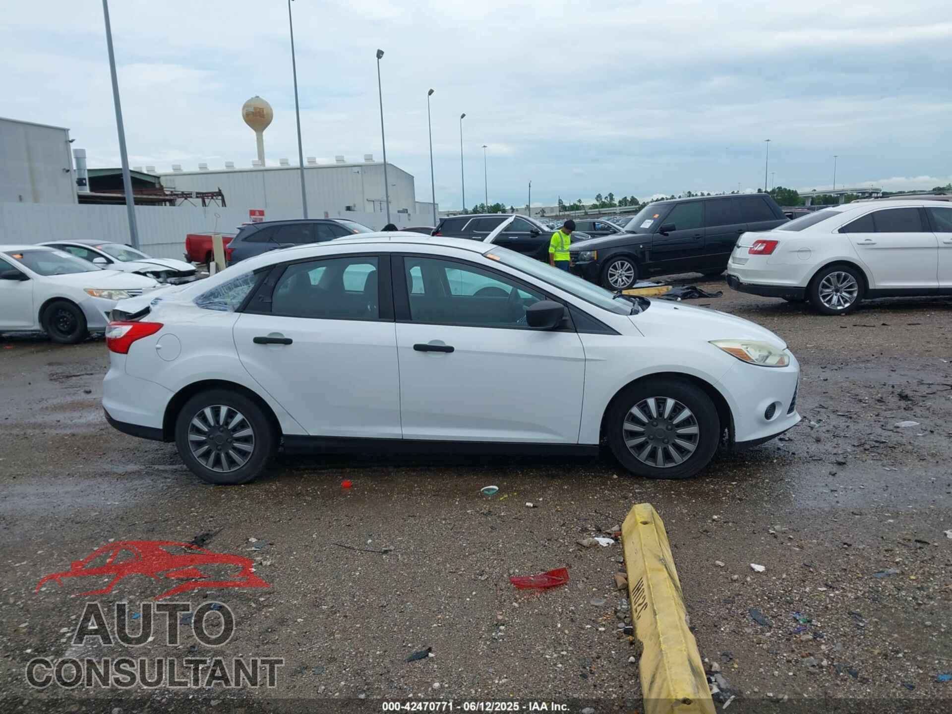 FORD FOCUS 2013 - 1FADP3E28DL320721