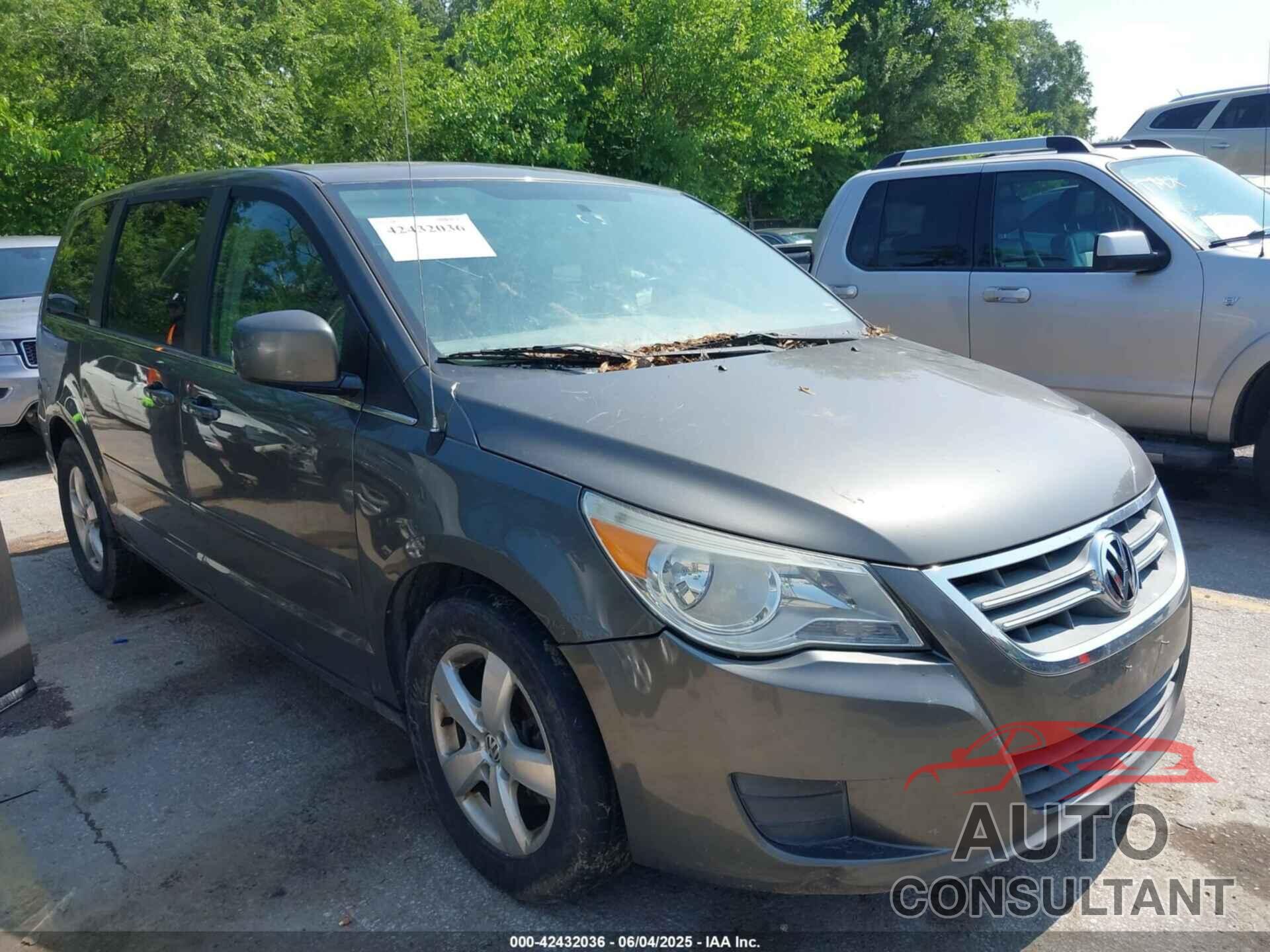 VOLKSWAGEN ROUTAN 2010 - 2V4RW3D11AR333086