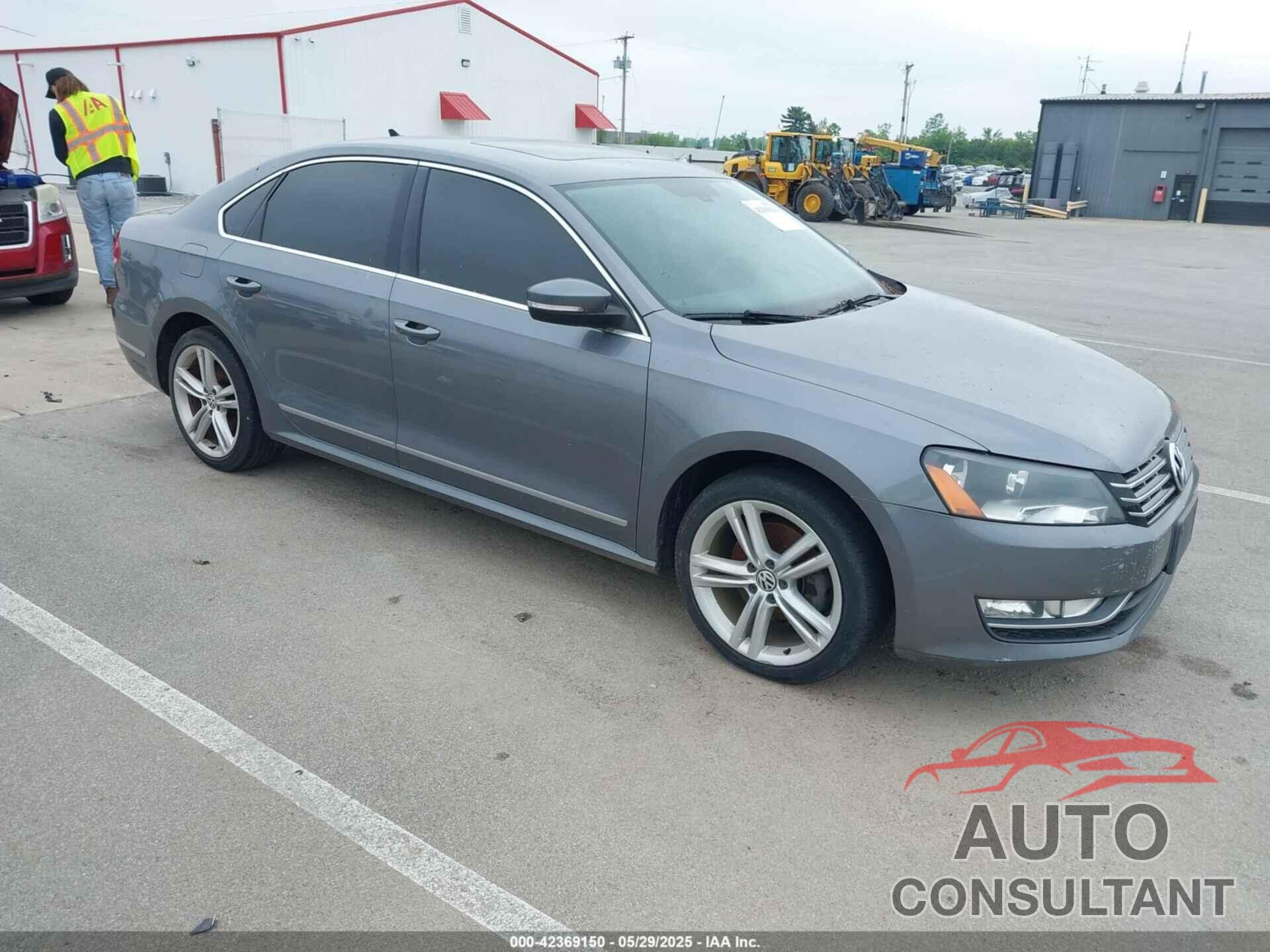 VOLKSWAGEN PASSAT 2013 - 1VWCN7A39DC058142