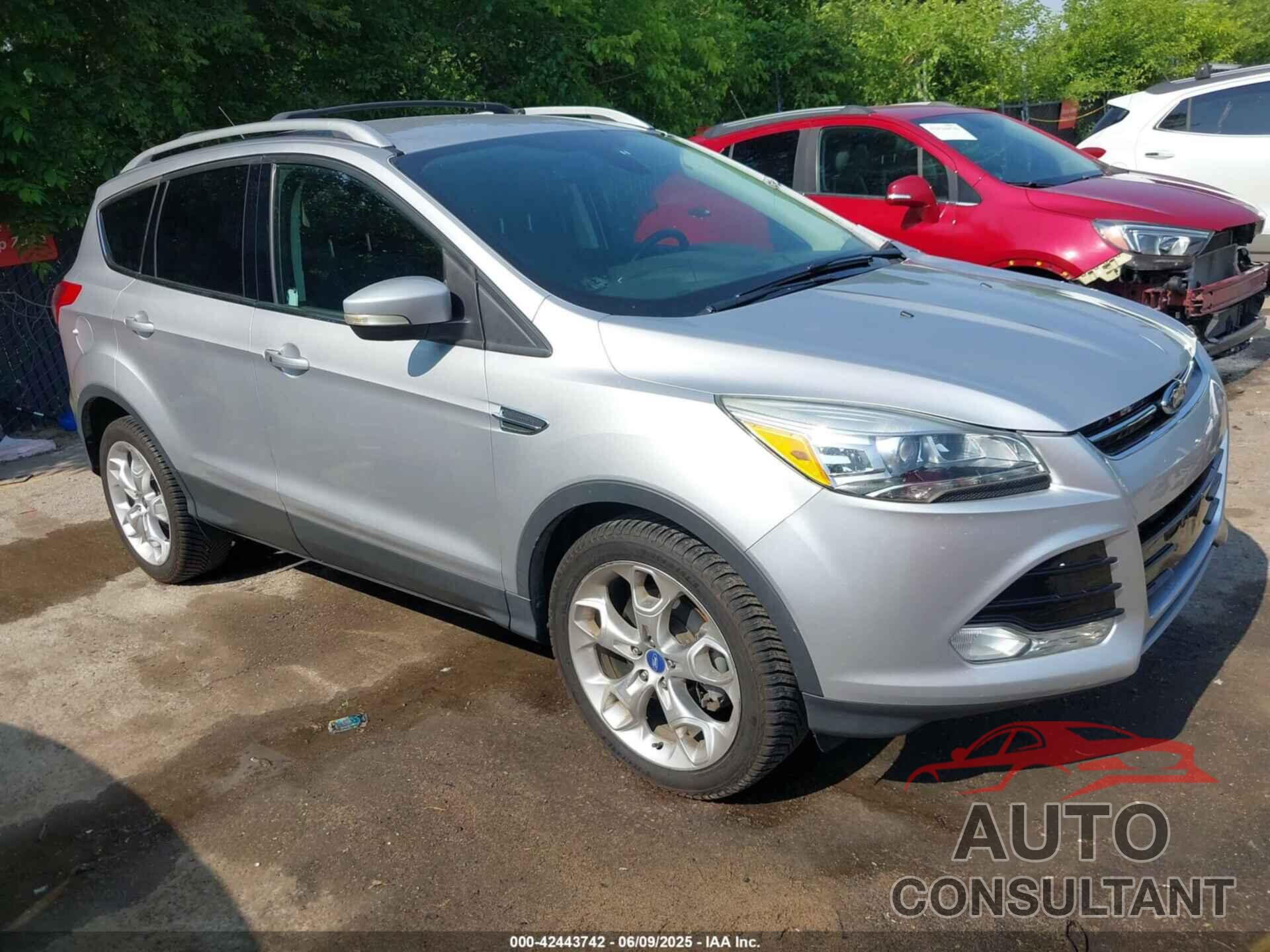 FORD ESCAPE 2013 - 1FMCU0J93DUB55084