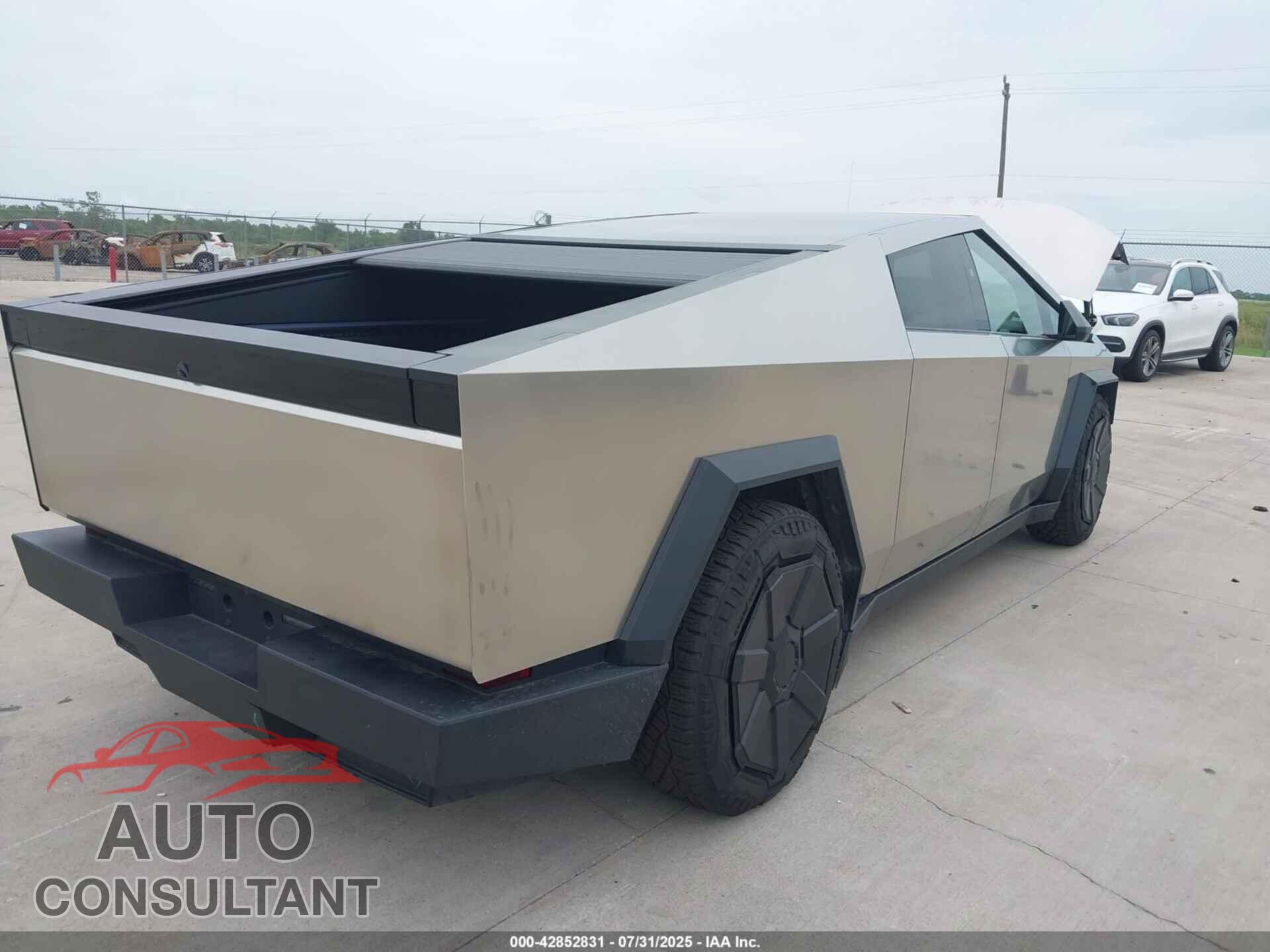TESLA CYBERTRUCK 2024 - 7G2CEHED1RA024132