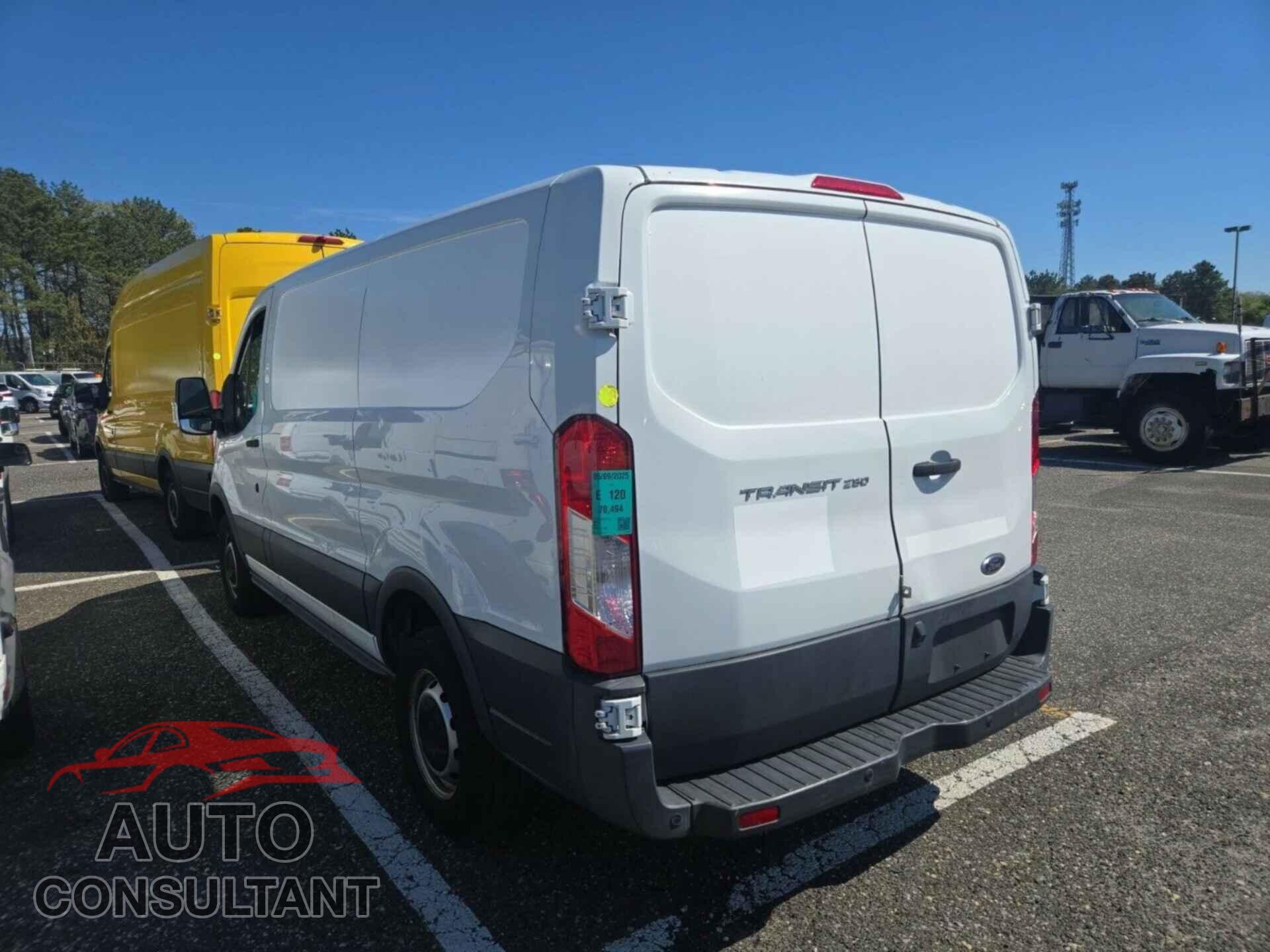 FORD TRANSIT 2017 - 1FTYR1YM2HKA31983