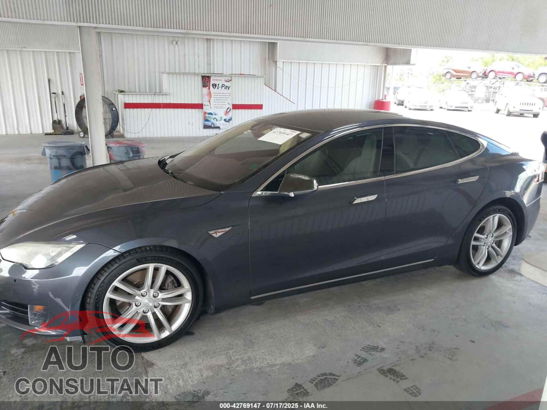 TESLA MODEL S 2015 - 5YJSA1S12FF100404