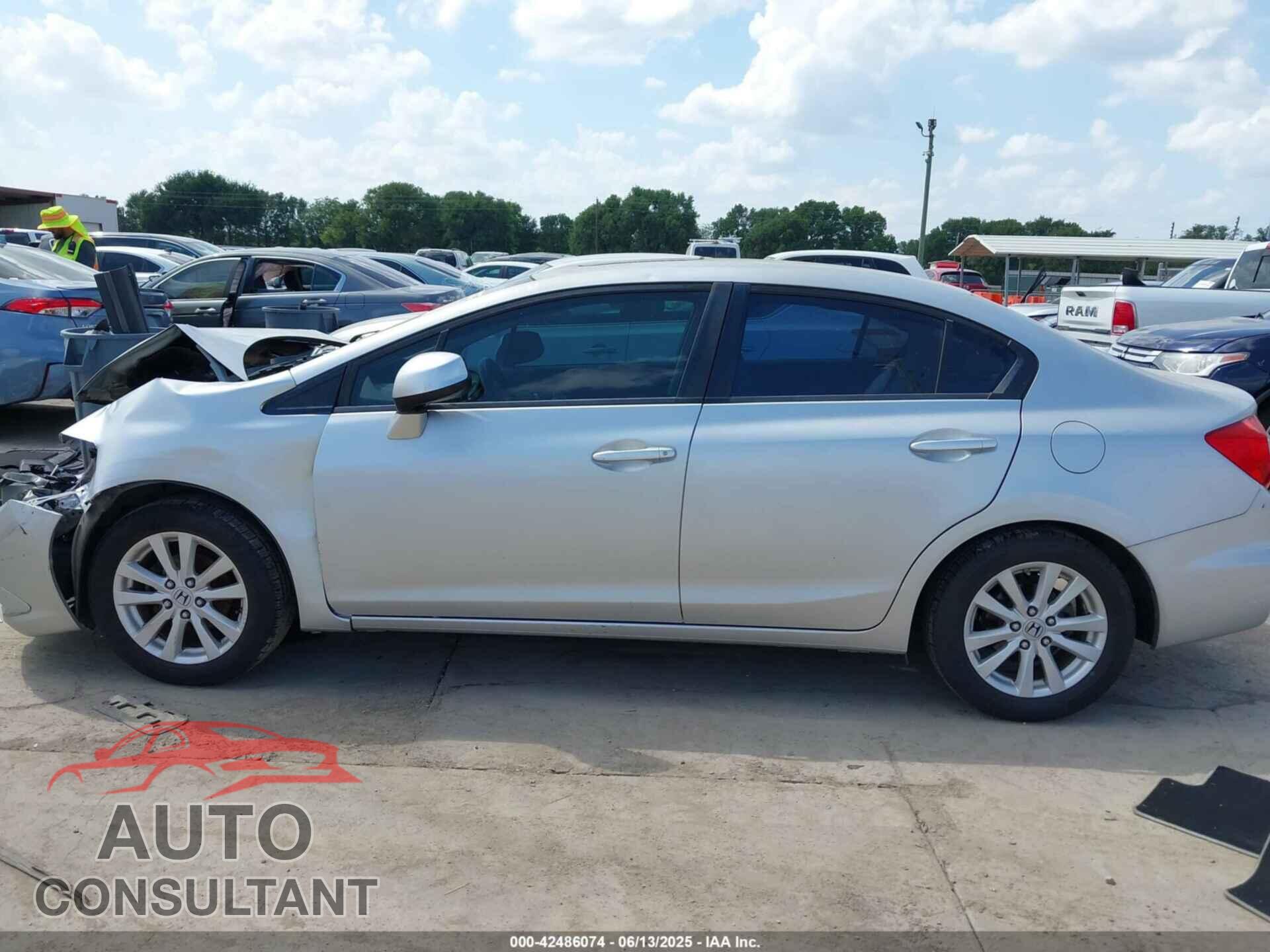 HONDA CIVIC 2012 - 2HGFB2F83CH592007