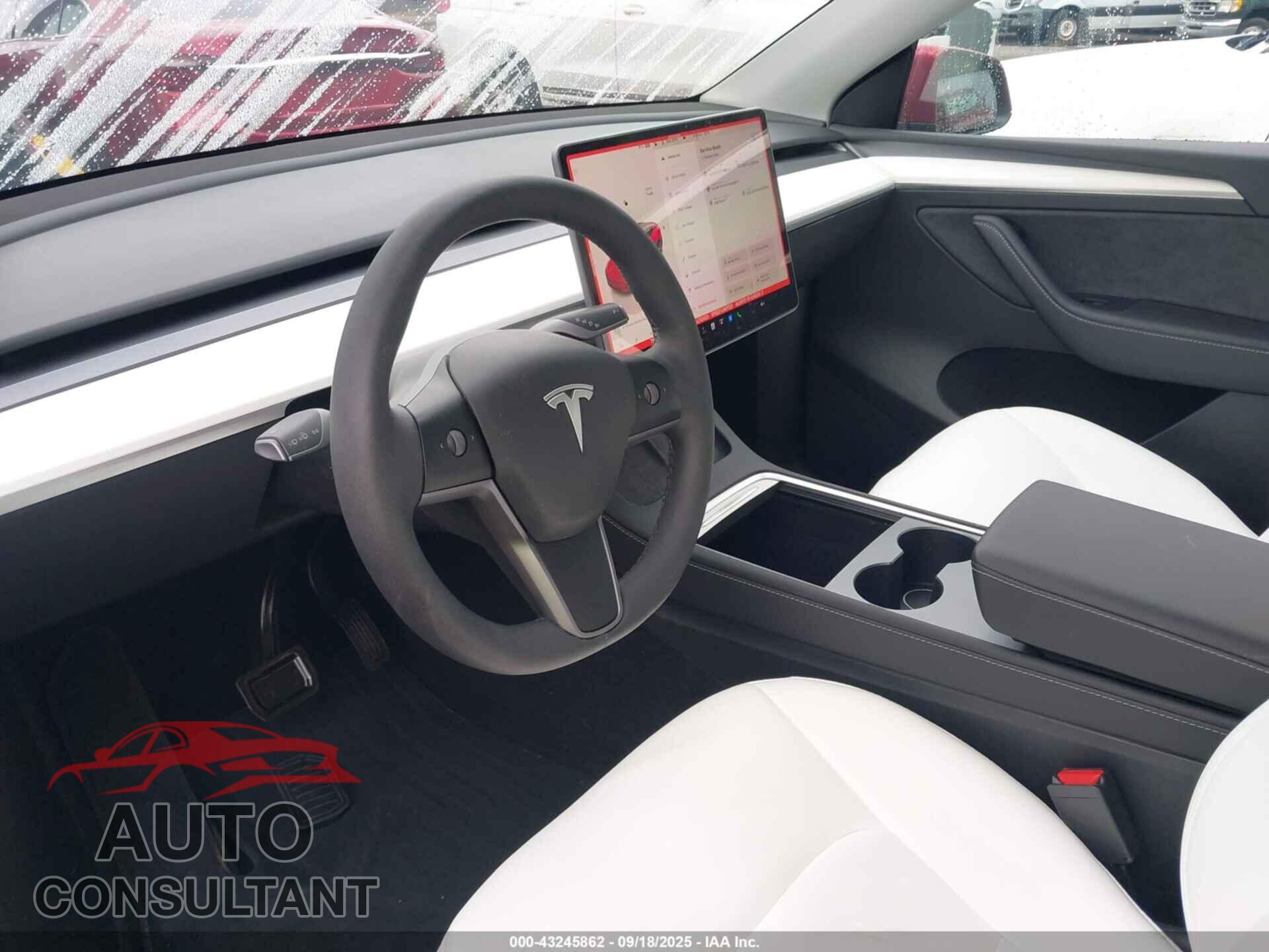 TESLA MODEL Y 2024 - 7SAYGAEE3RF032953