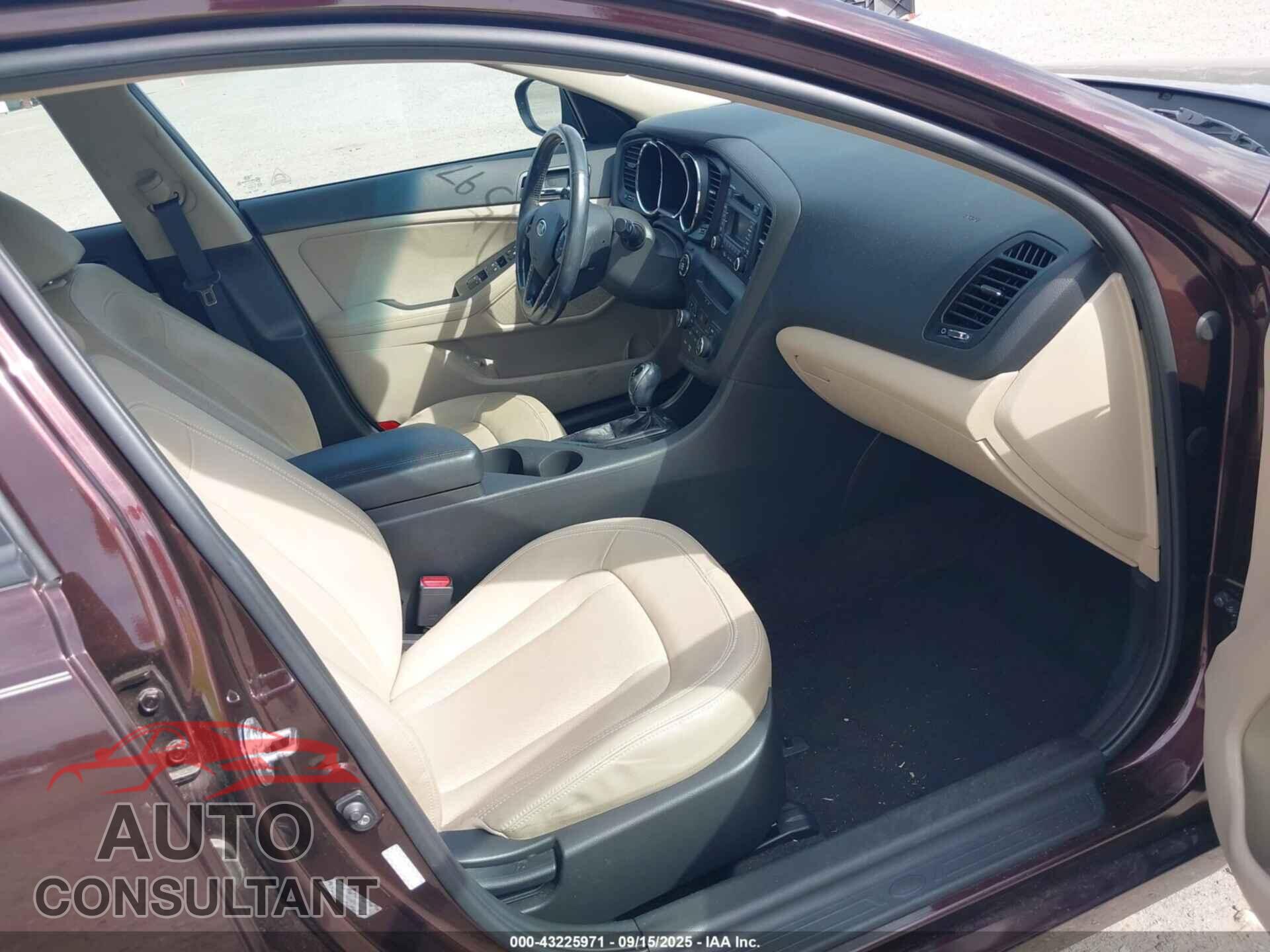 KIA OPTIMA 2011 - KNAGN4A79B5055228