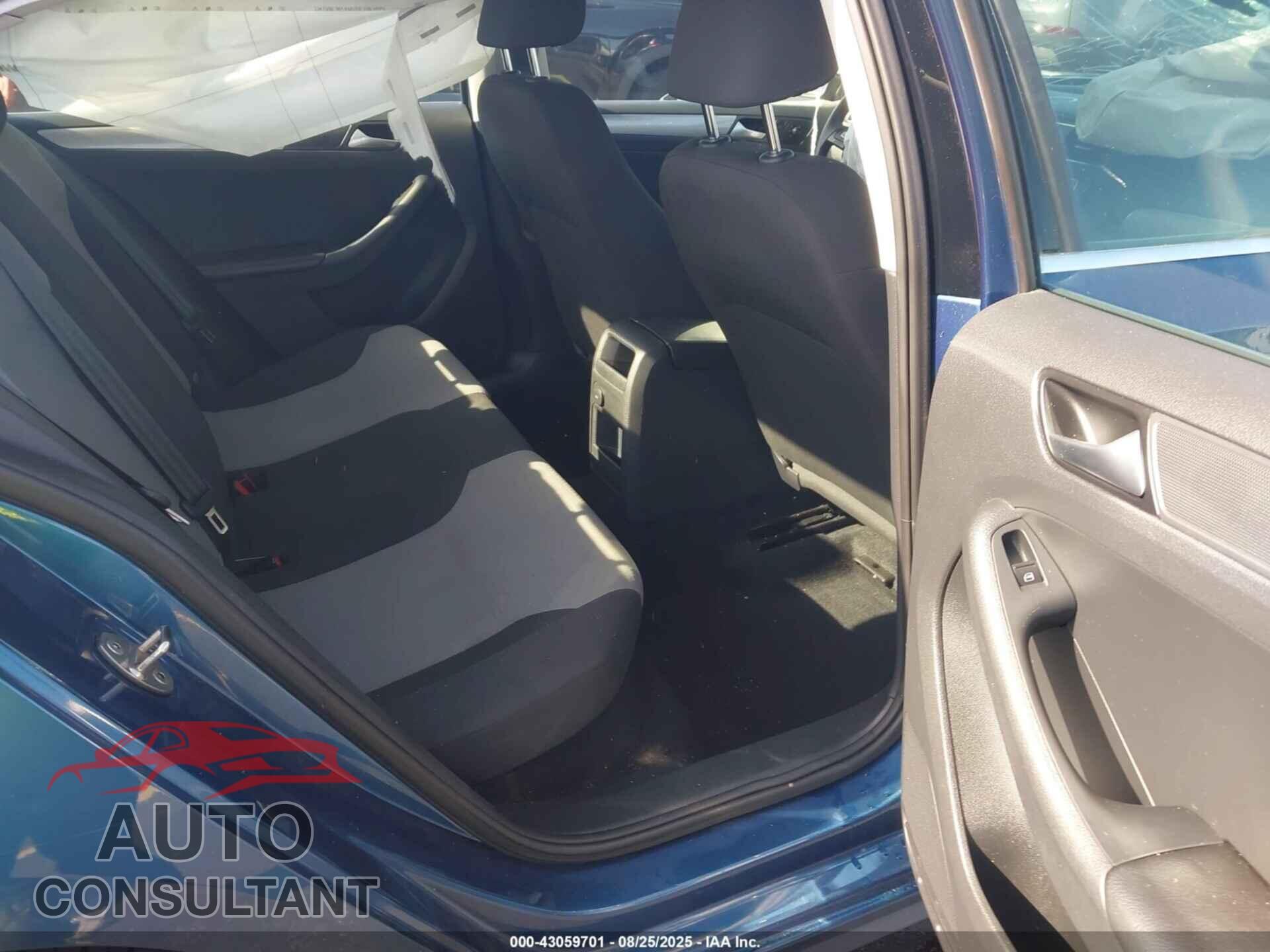 VOLKSWAGEN JETTA 2017 - 3VW2B7AJ9HM411342