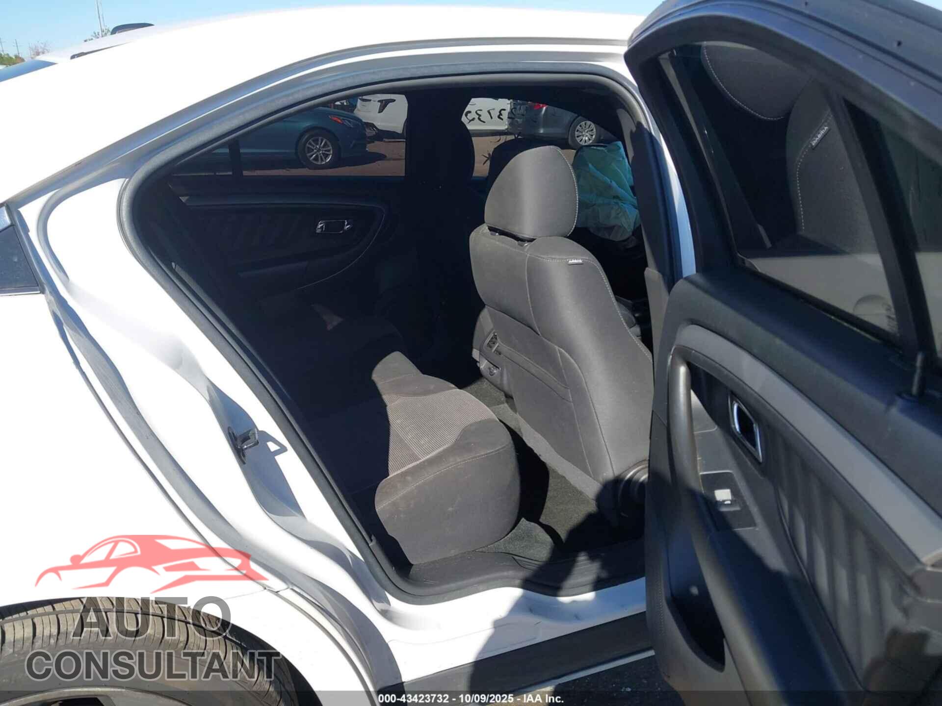 FORD TAURUS 2015 - 1FAHP2E81FG184542