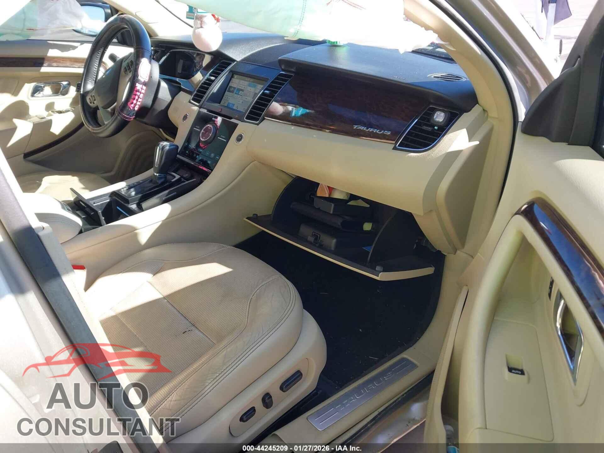 FORD TAURUS 2018 - 1FAHP2F82JG100848