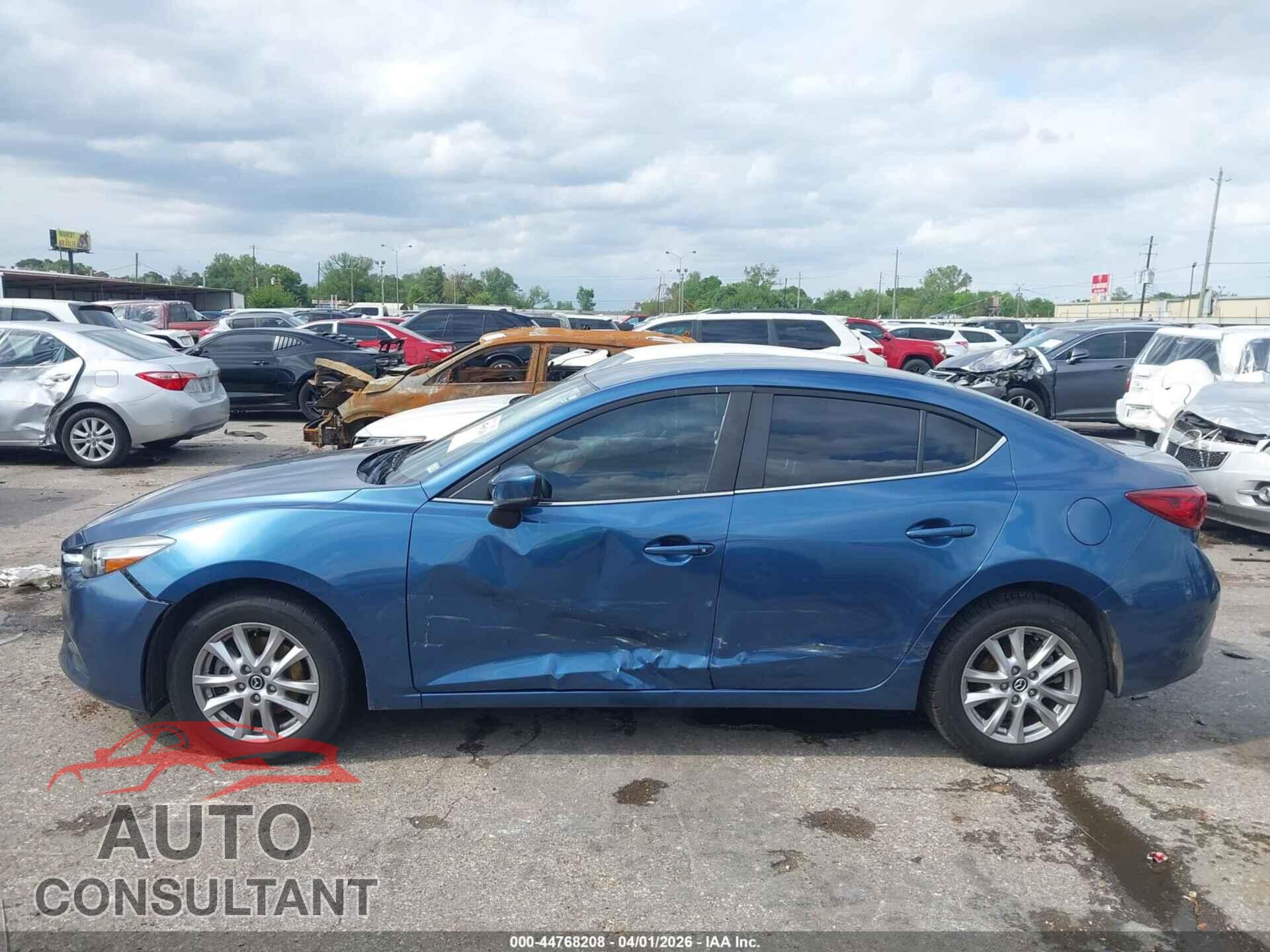 MAZDA MAZDA3 2018 - 3MZBN1U76JM180250