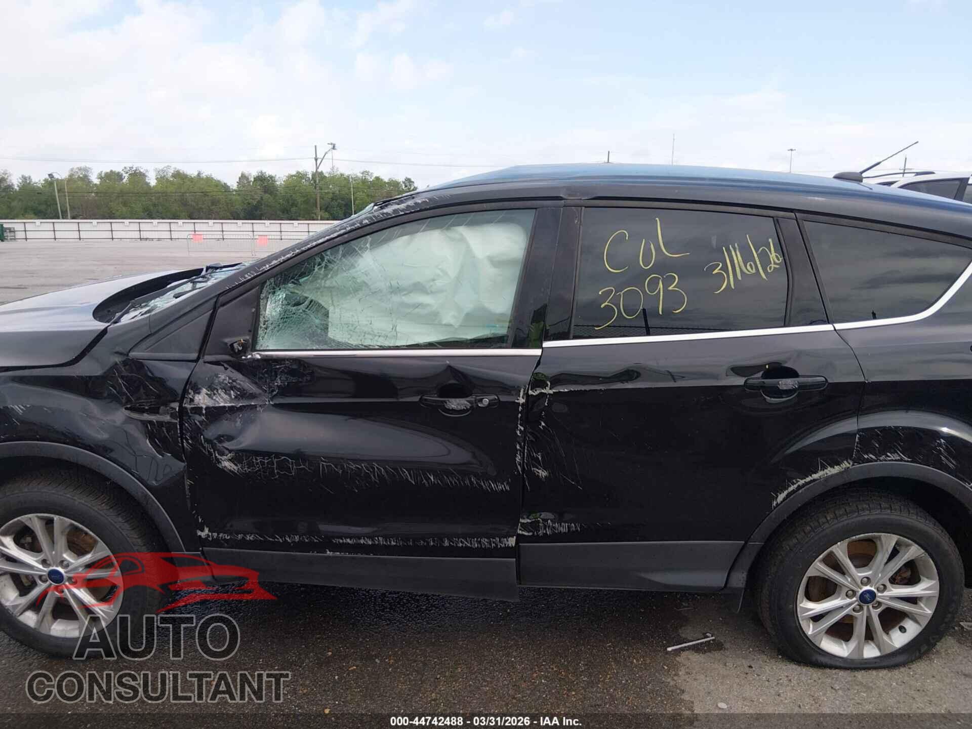 FORD ESCAPE 2017 - 1FMCU0G95HUC53093